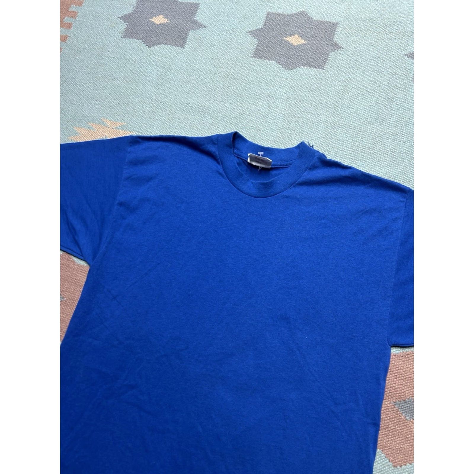 Vintage VINTAGE 80s blank t shirt single stitch soft worn poly cotton sportswear L/XL T-Shirt Men Blue 80s Vintage Mens XL Regular Summer Shirt Size US XL / EU 56 / 4 - 2 Thumbnail