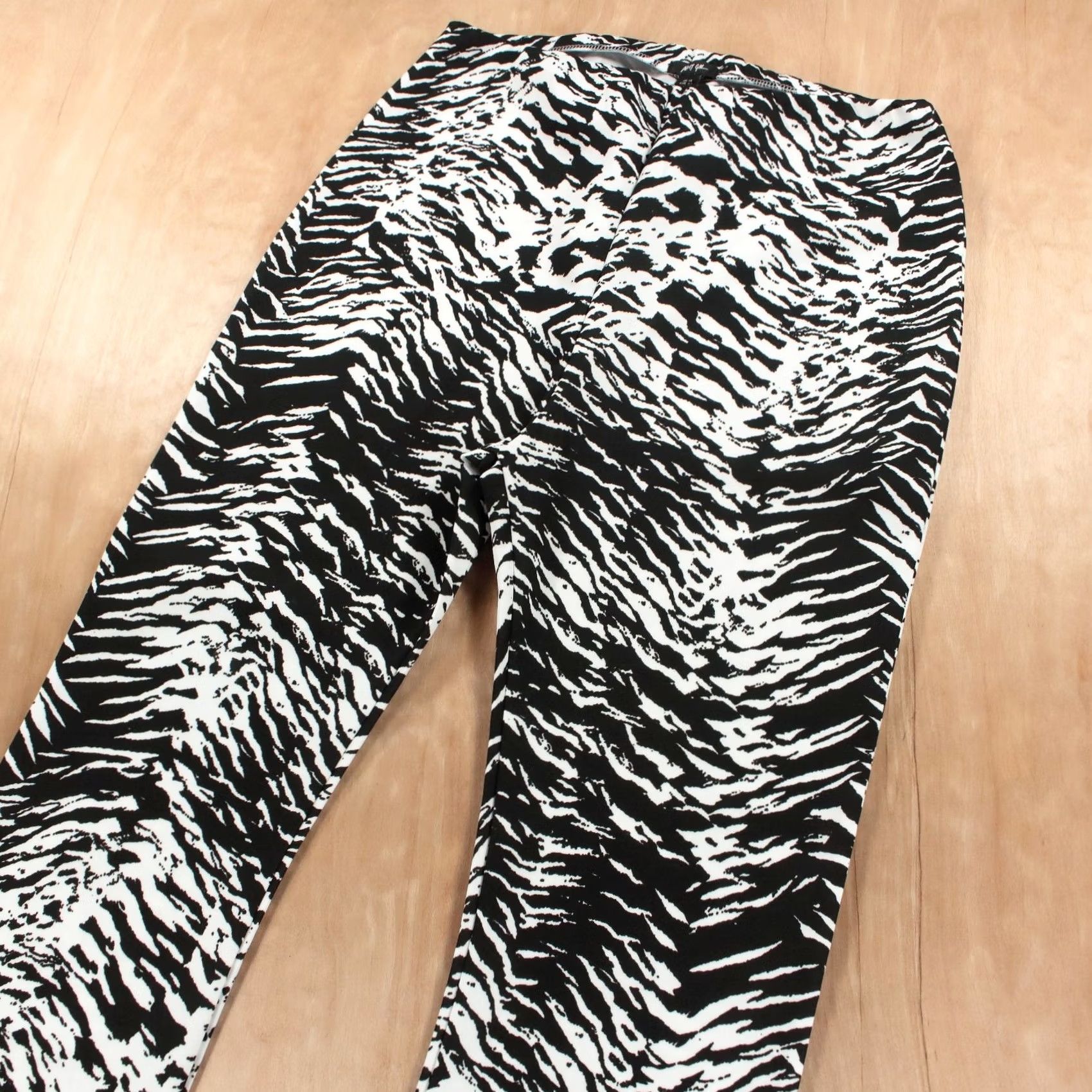 Nasty Gal NASTY GAL zebra print high rise flare bellbottom pants sz 10 Size 32" / US 10 / IT 46 - 2 Thumbnail