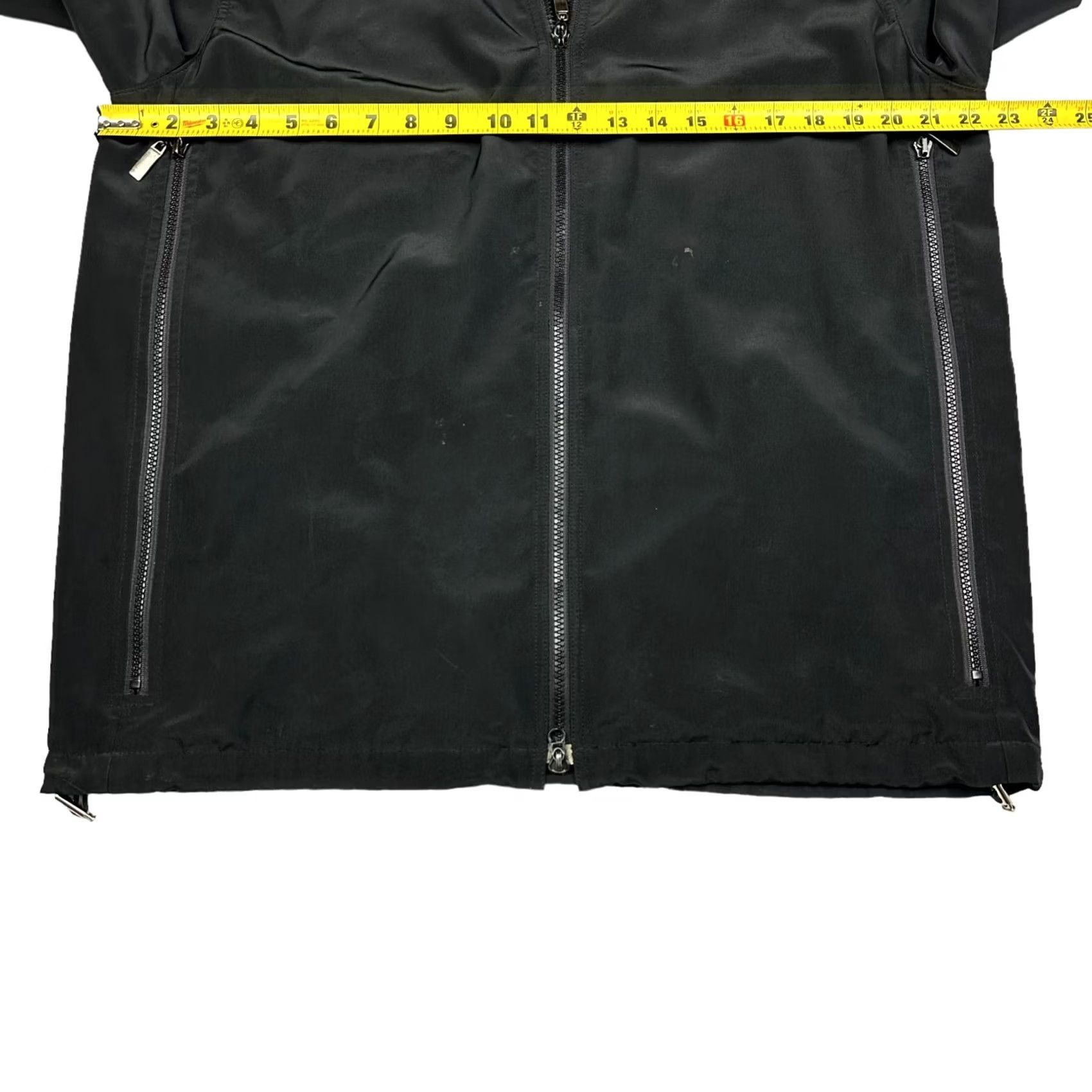 Holt Renfrew VINTAGE Holt Renfrew Men Jacket Windbreaker Hooded Full Zip Nylon Black Medium Size US M / EU 48-50 / 2 - 5 Thumbnail