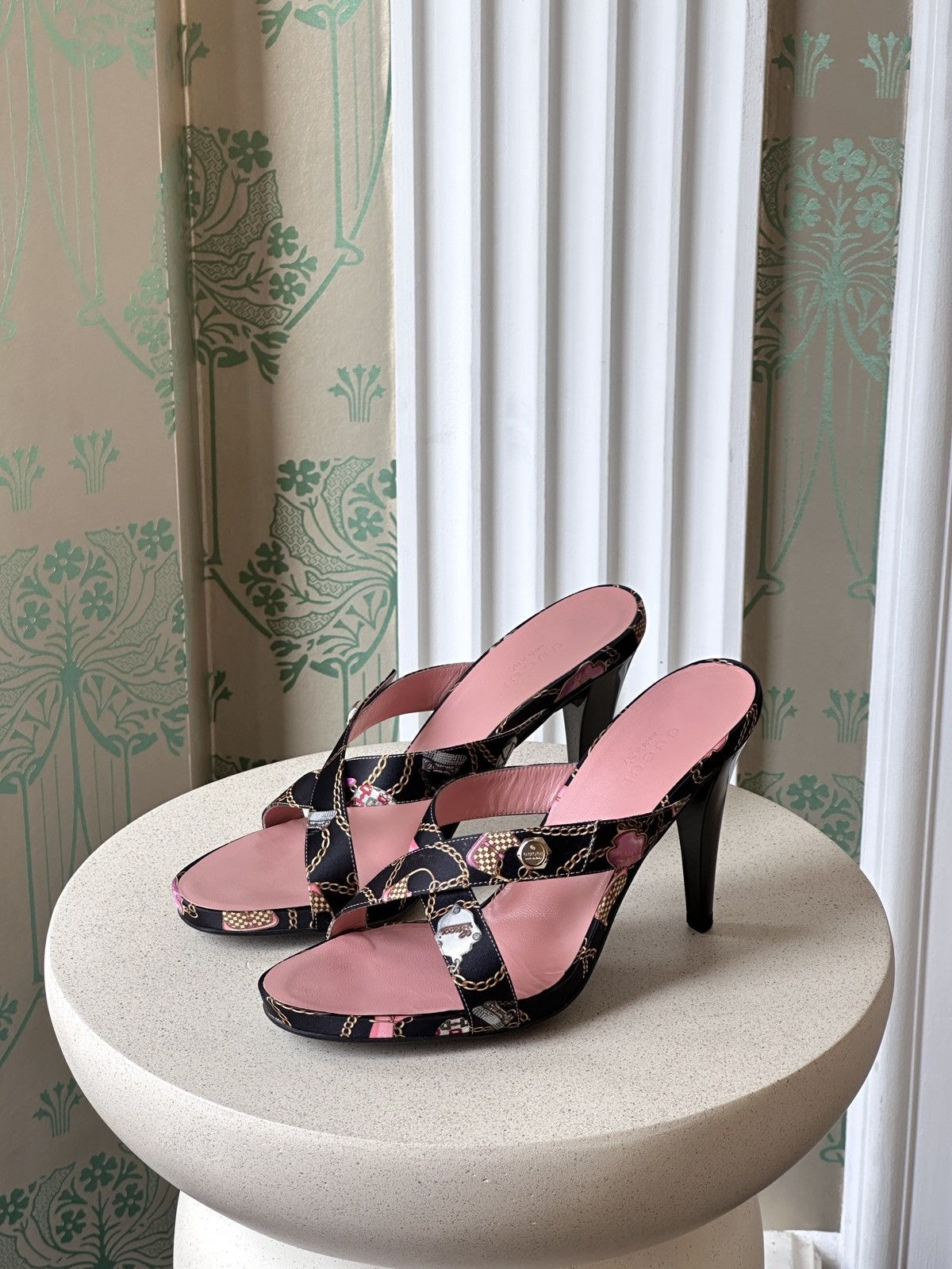 Gucci GUCCI Satin Chain Cross Strap Black Pink Sandals 36,5/6,5 Size US 6.5 / IT 36.5 - 14 Thumbnail