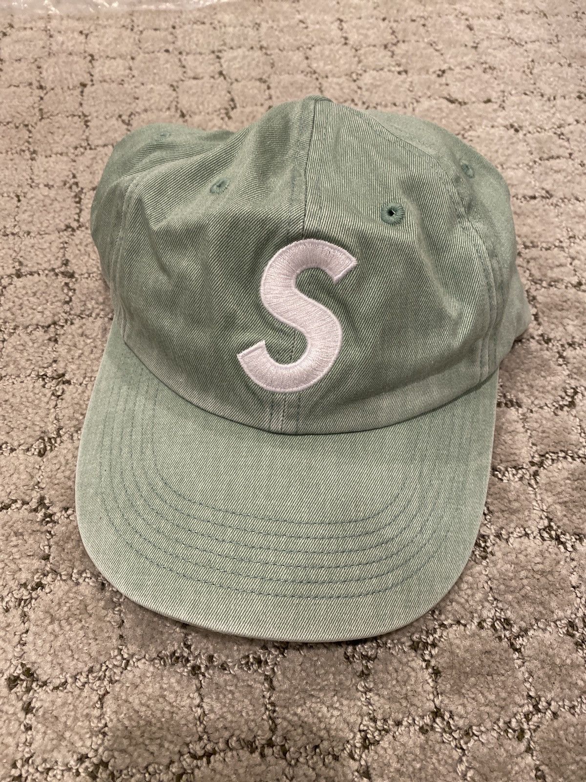 Supreme light sage pigment s logo cap