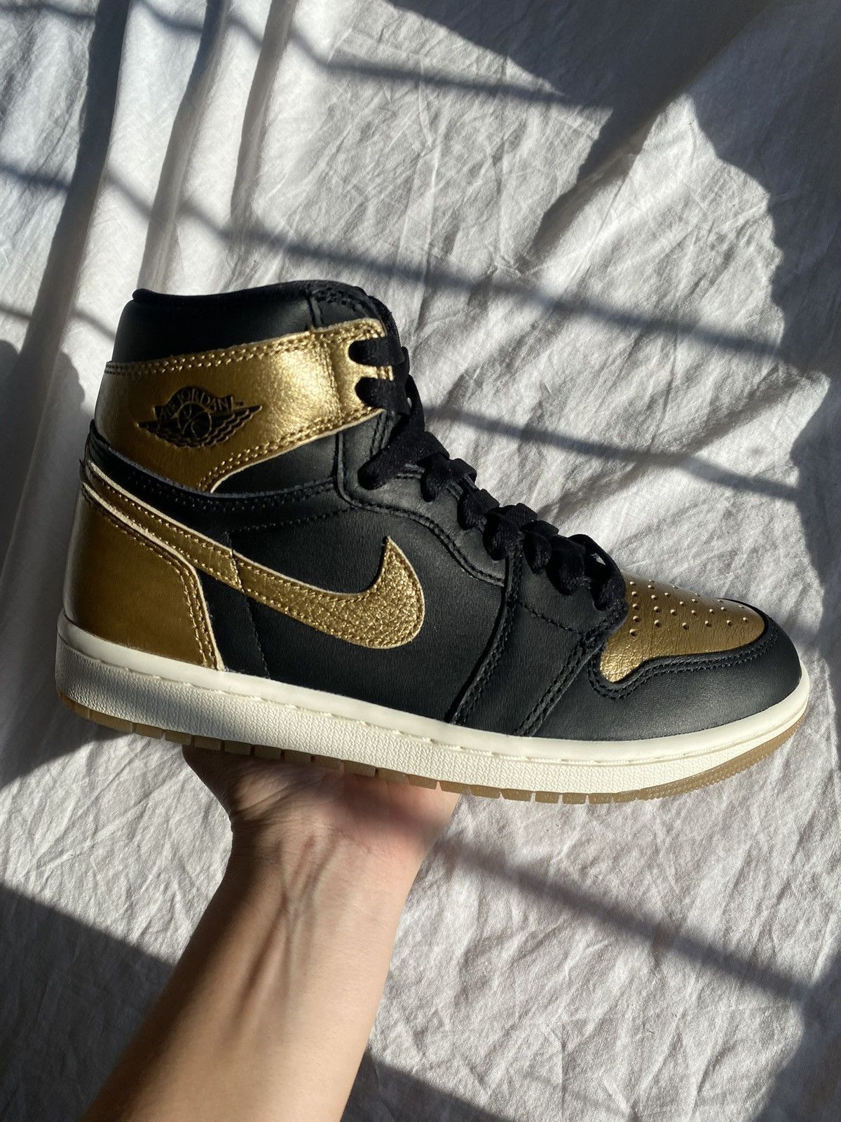 Jordan Brand Nike Air Jordan One Metalic Gold Size US 5.5 / EU 38 - 6 Thumbnail