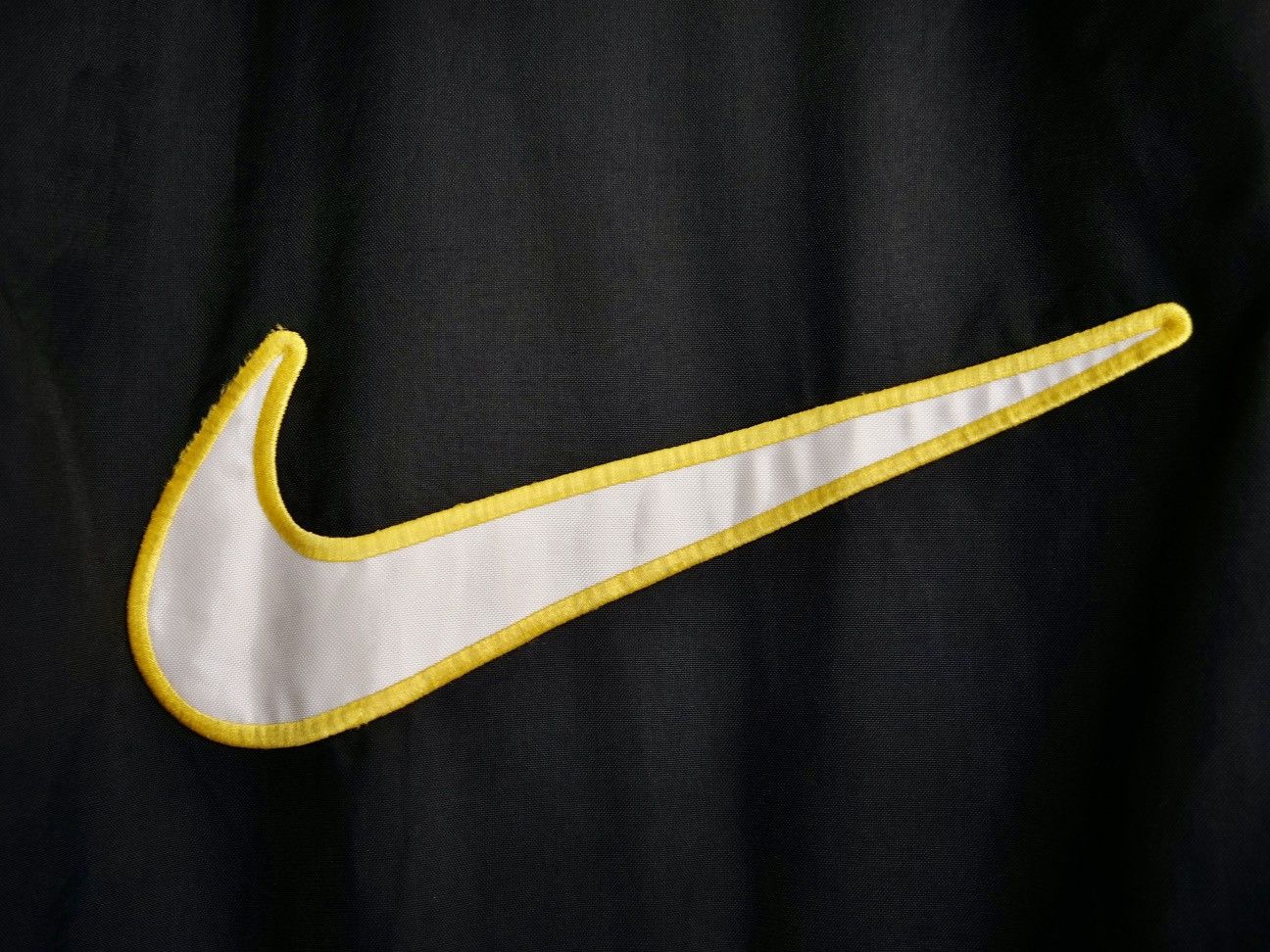 Vintage 🖤💛 Vintage 90s Nike Logo Embroidery Windbreaker Jacket Size US L / EU 52-54 / 3 - 7 Thumbnail