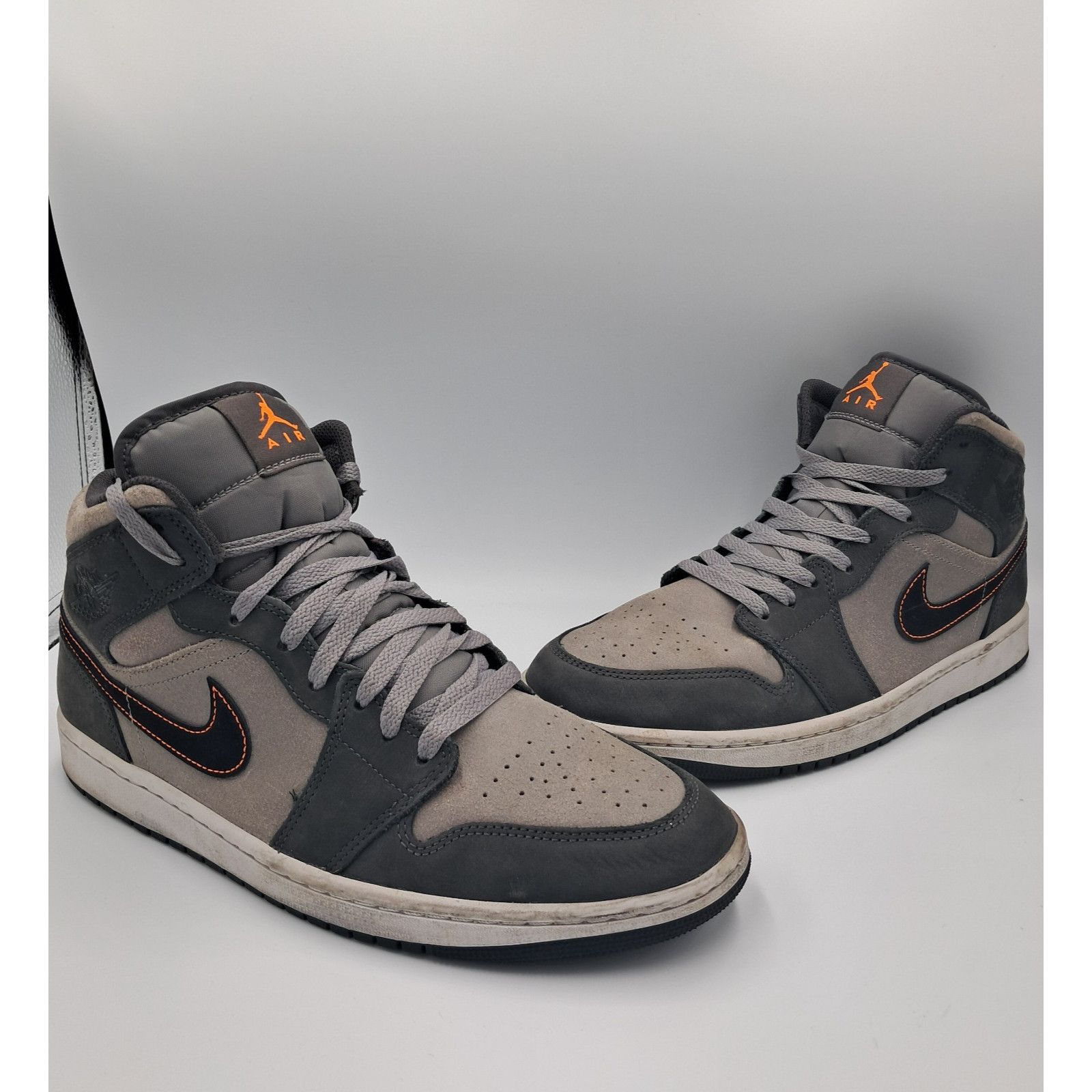 Size 9 Jordan 1 Mid Se V2 Sample Tagged HJ4363 Denim Jordan Brand Size 9 Jordan 1 Mid Se V2 Sample Tagged HJ4363  main image 2