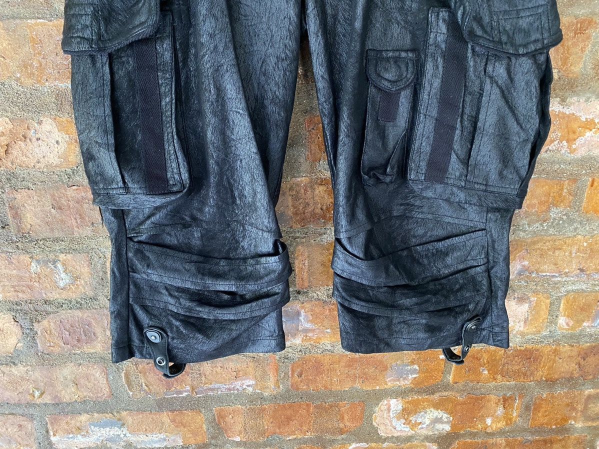 Tornado Mart 2000s Tornado Mart Bondage Textured Gas Mask Cargo Shorts Size US 31 - 5 Thumbnail