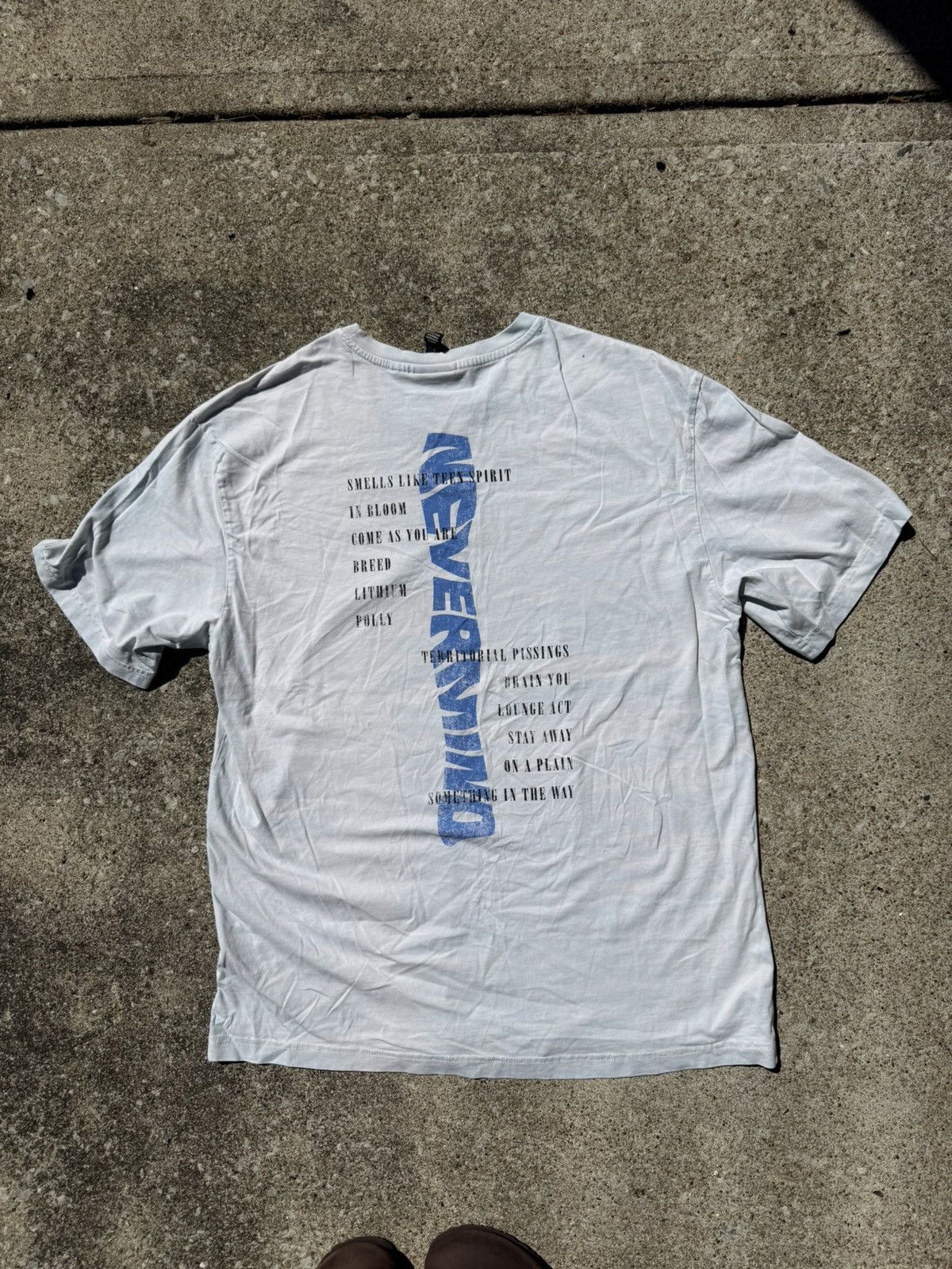 H&M Nirvana Nevermind Album Faded Blue Zig-Zag Tie-dye Tee Size US M / EU 48-50 / 2 - 4 Thumbnail