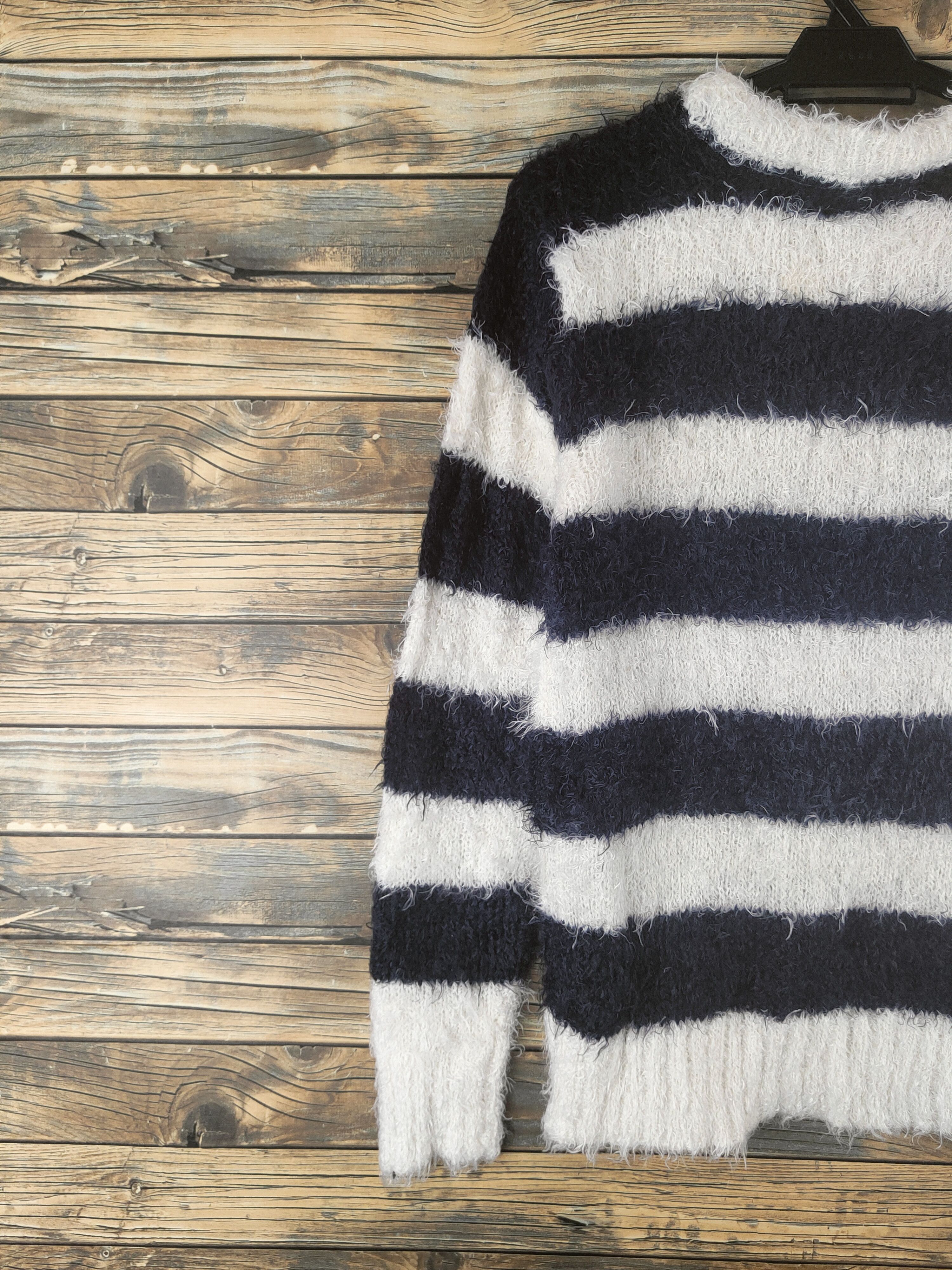 Japanese Brand DL Suggestion White Navy Fur Mohair Knitwear #46-509 Size US S / EU 44-46 / 1 - 8 Thumbnail