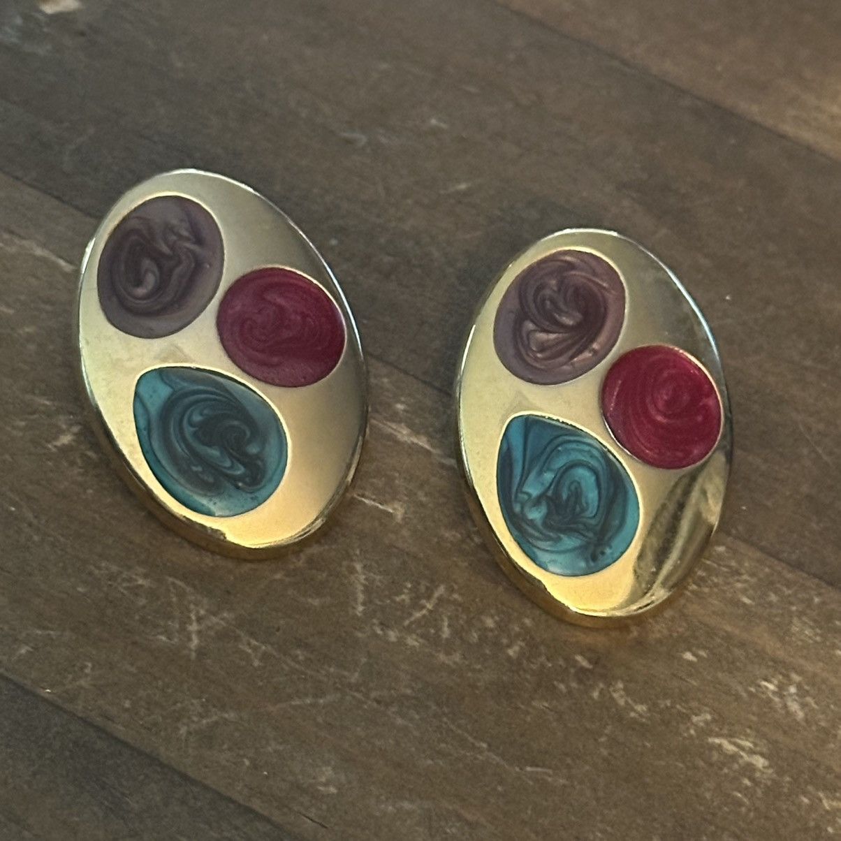 Vintage Vintage gold tone oval paint swirl post earrings Size ONE SIZE - 5 Thumbnail