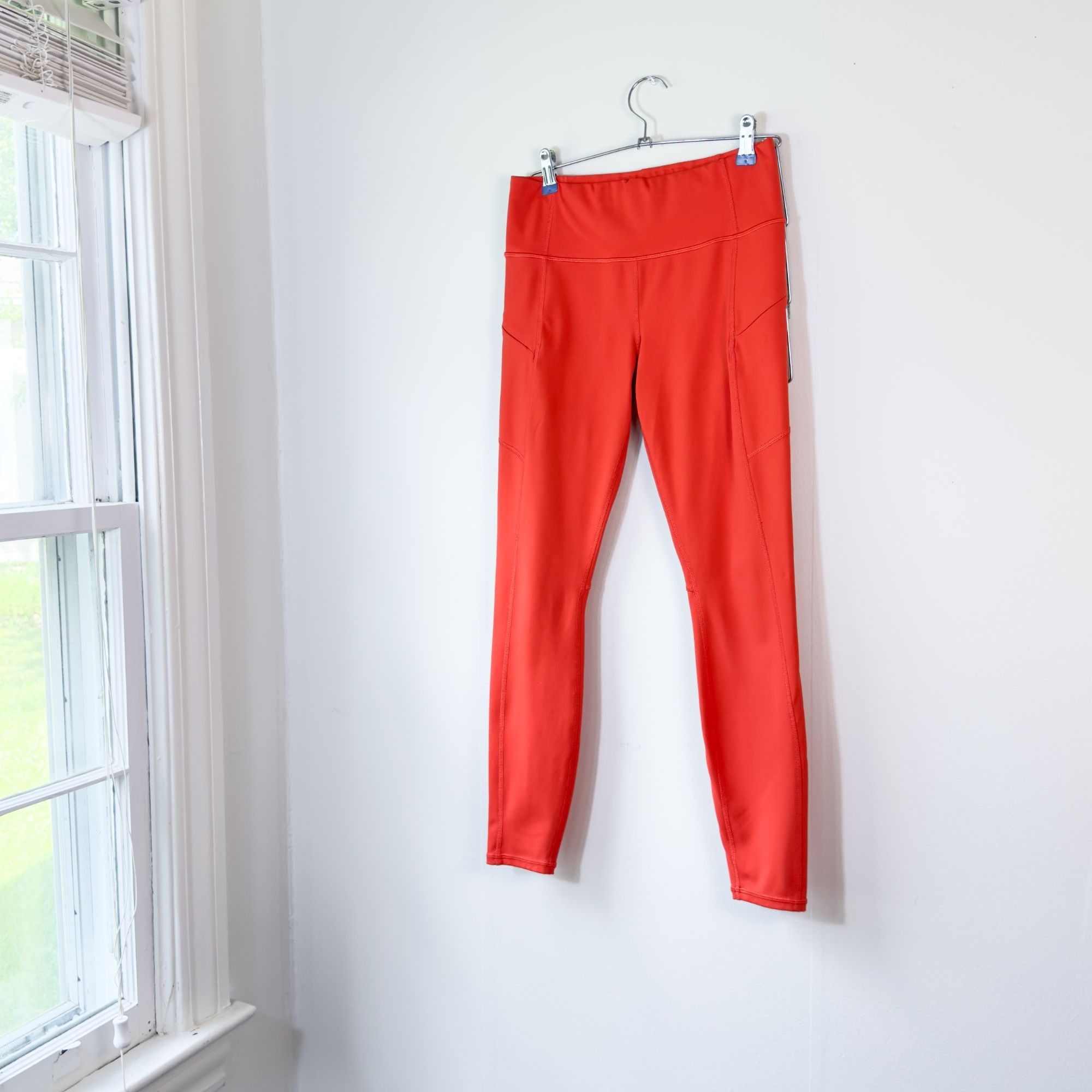Athleta Athleta Contender Laser Cut Tights Neon Orange Small Legging Size 26" / US 2 / IT 38 - 1 Thumbnail