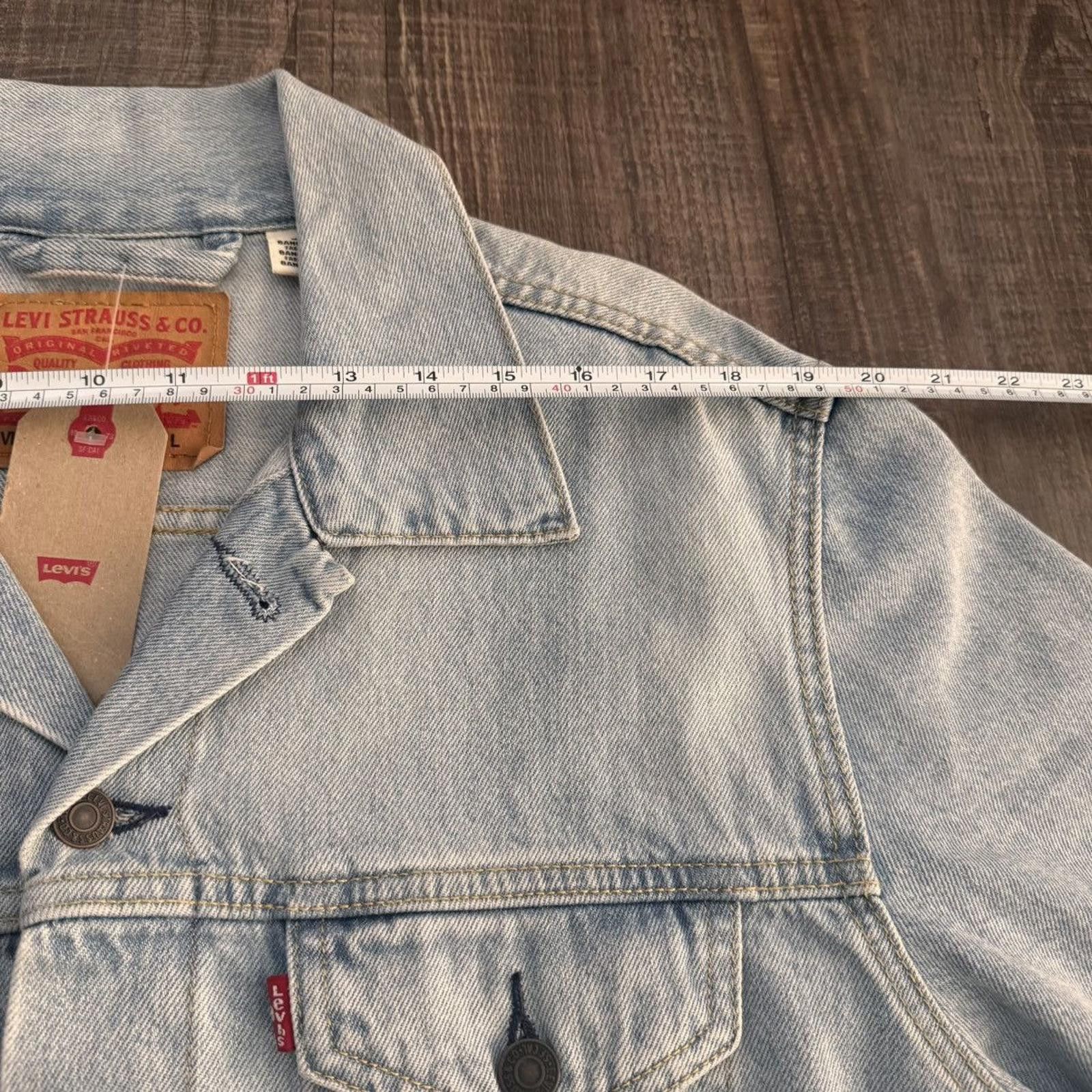 Levi's LEVIS • Vintage Fit Trucker Jacket "Light Wash" (L) Size US L / EU 52-54 / 3 - 3 Thumbnail