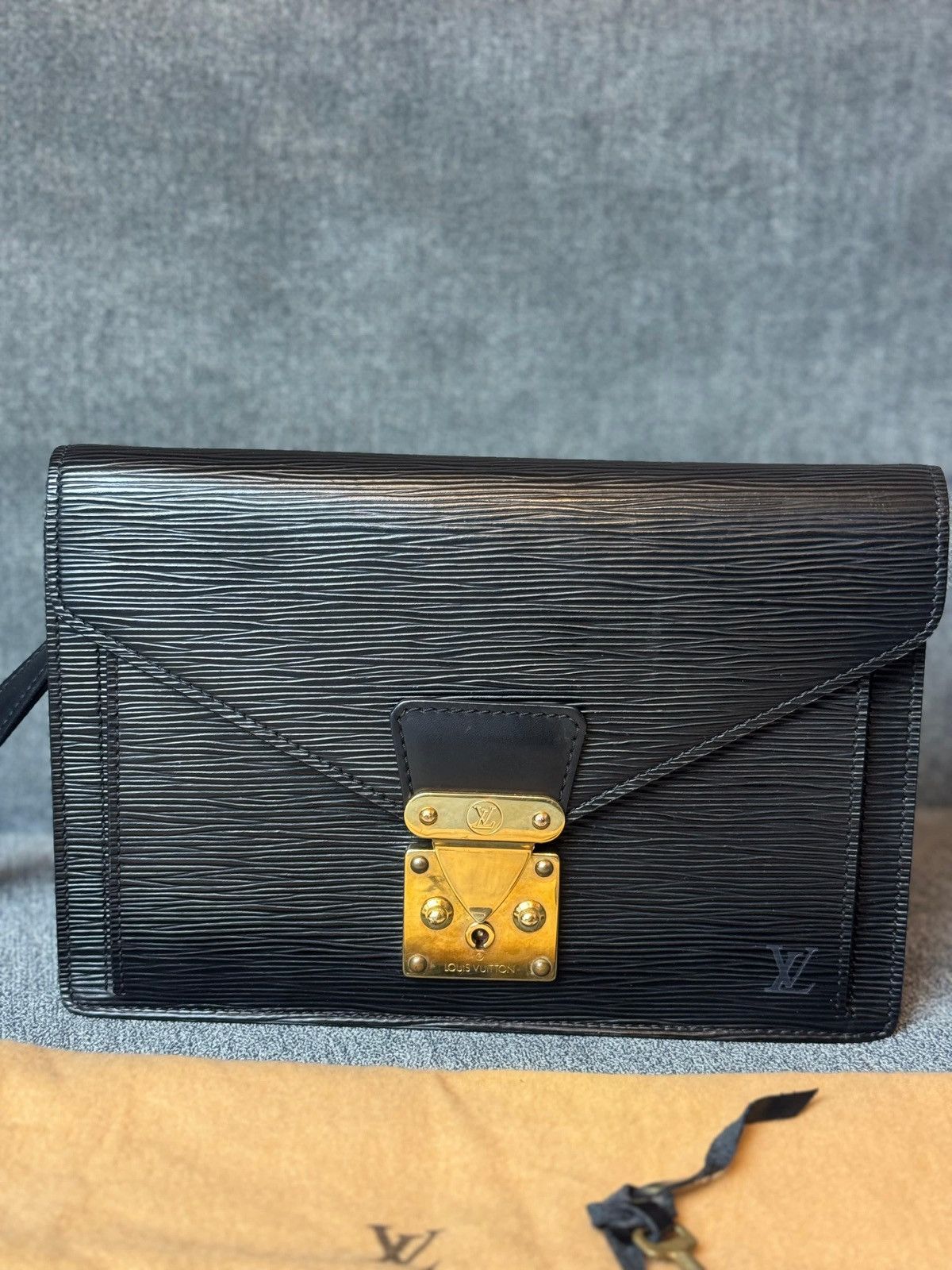 Louis Vuitton LOUIS VUITTON EPI SERIE DRAGONNE CLUTCH BAG Size ONE SIZE - 2 Thumbnail