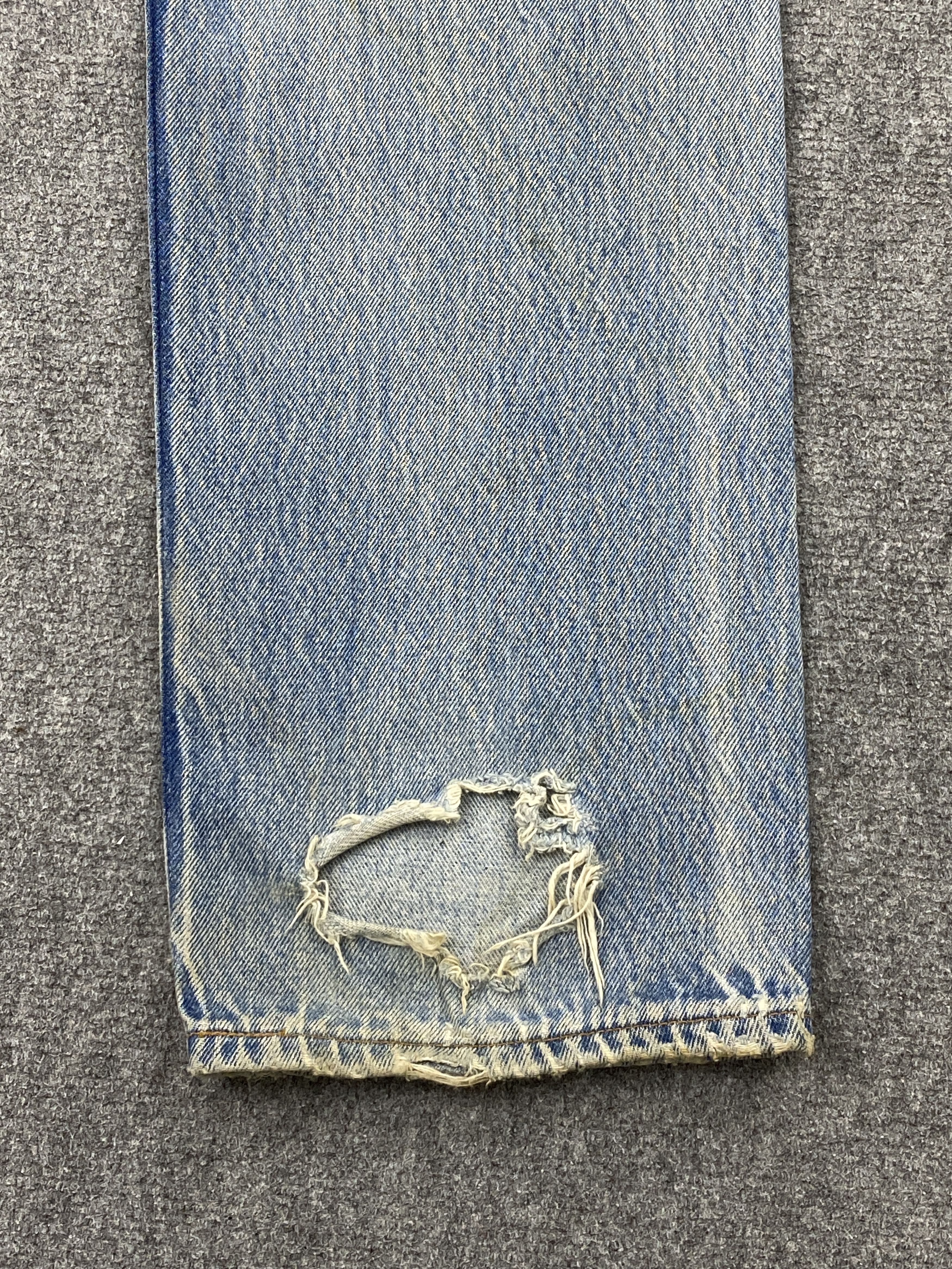 Levi's × Vintage Distressed Vintage 90s Levis 501 Light Washed Denim Jeans Size US 33 - 15 Thumbnail