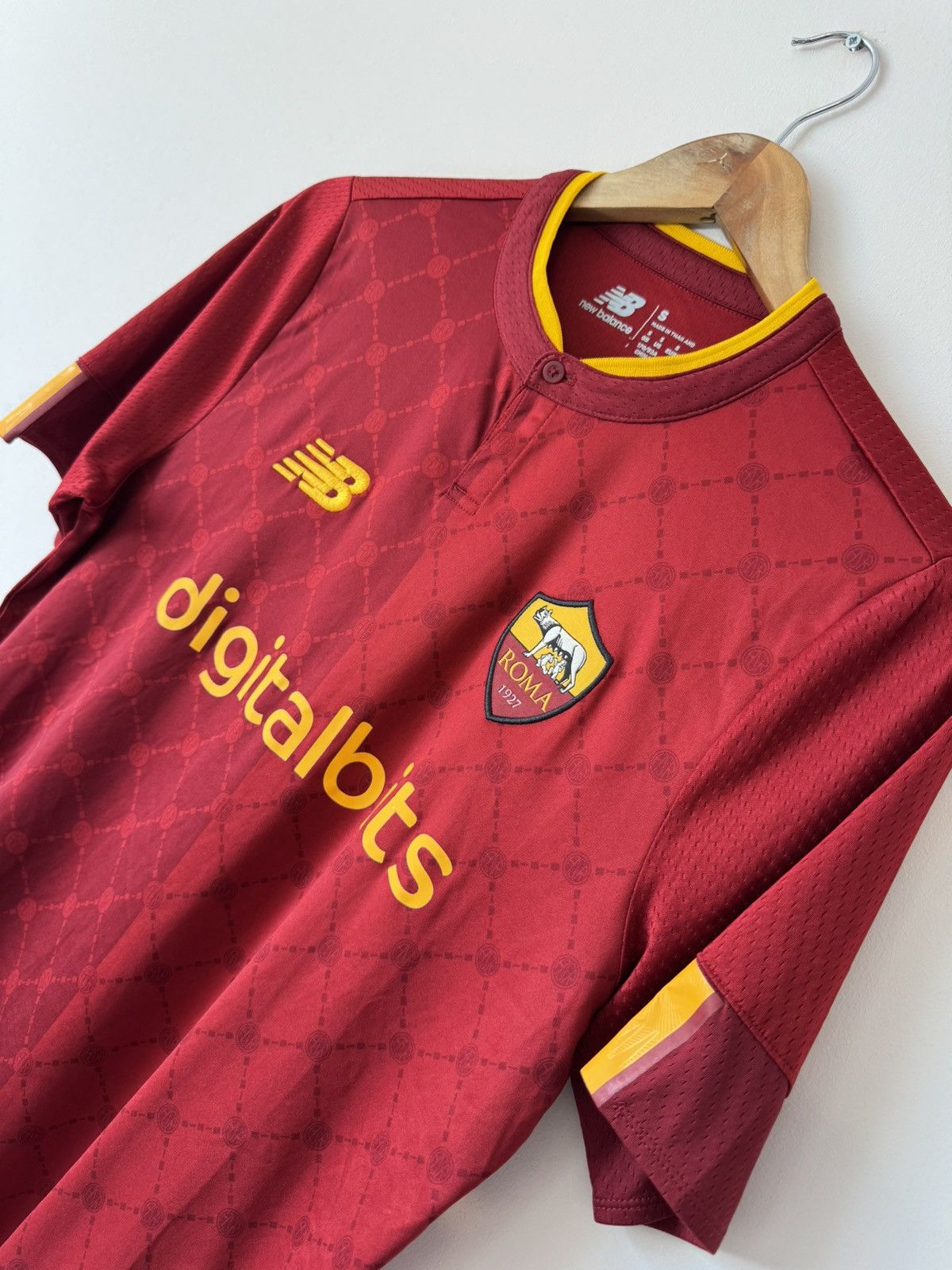 New Balance Roma 2022-2023 Home Soccer Jersey Football Shirt Red Kit Size US S / EU 44-46 / 1 - 6 Thumbnail