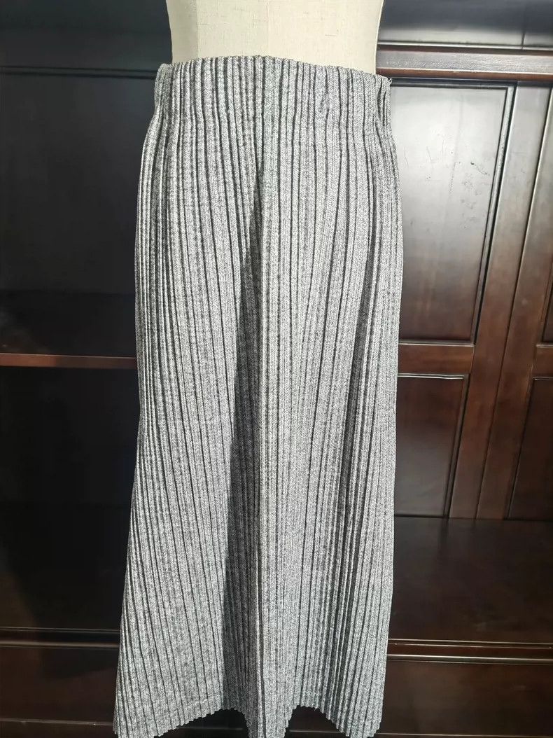 Issey Miyake issey miyake size:one size Grey skirt 2506-Nextarrow Size 42" / US 20 - 4 Thumbnail