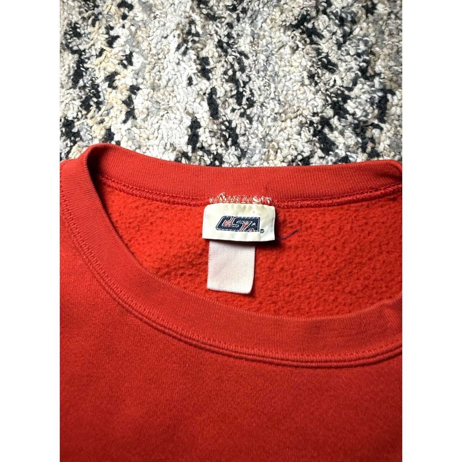 NHL VINTAGE Detroit Red Wings NHL Crewneck Sweatshirt Sweatshirt Large Red Unisex Adults 90s Hockey Pullover Embroidered Sweatshirt Size US L / EU 52-54 / 3 - 3 Thumbnail