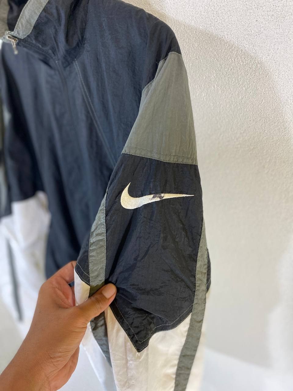 Nike vintage 90s nike light jacket nice design Size US M / EU 48-50 / 2 - 4 Thumbnail