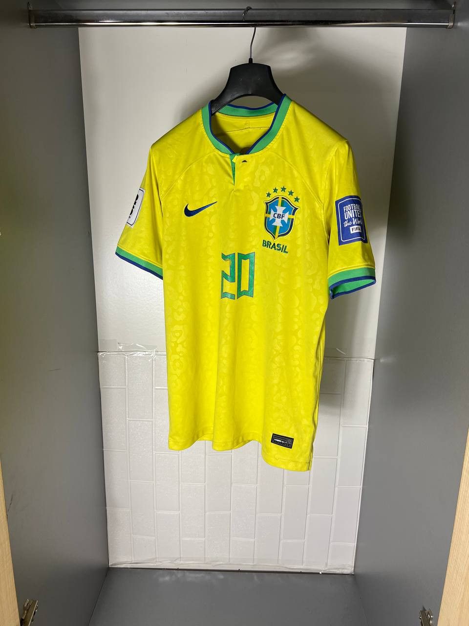Vintage VERY RARE NIKE BRAZIL VINI 20 SOCCER JERSEY BLOKE Y2K RETRO Size US M / EU 48-50 / 2 - 3 Thumbnail