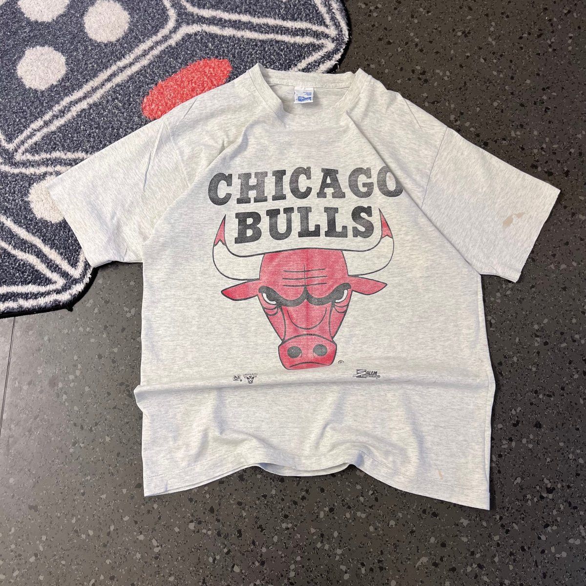 Salem Sportswear True Vintage Single Stitch Chicago Bulls T-Shirt Cream Logo Size US L / EU 52-54 / 3 - 1 Thumbnail