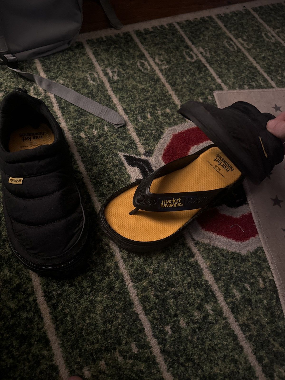 Crocs × Grateful Dead × Market Havaianas x Market puffer 2 in 1 zip flops Size US 9.5 / EU 42-43 - 4 Thumbnail