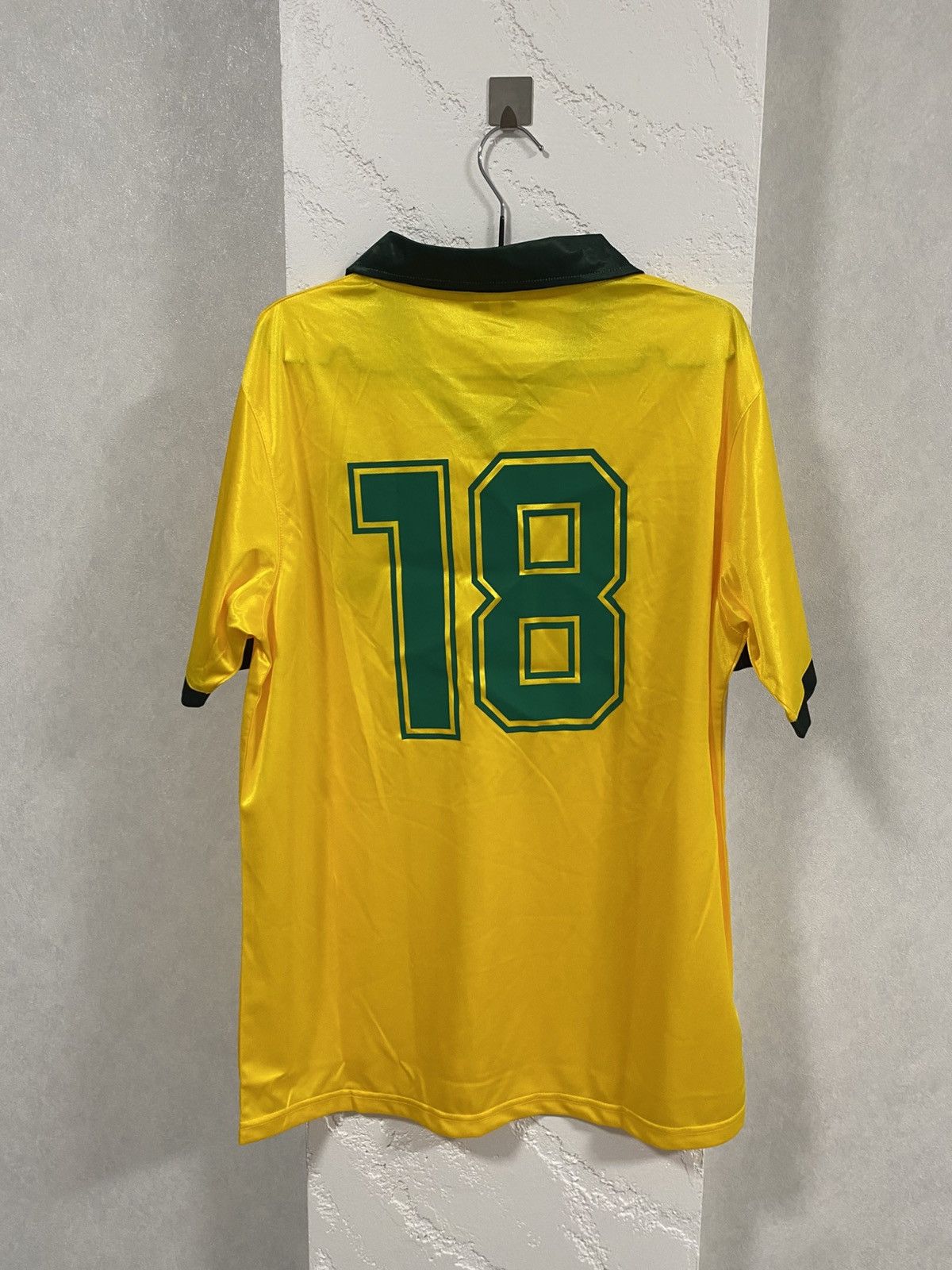 Other Topper Brazil 1986 Retro Kit Style Soccer Jersey Size: L Size US L / EU 52-54 / 3 - 4 Thumbnail