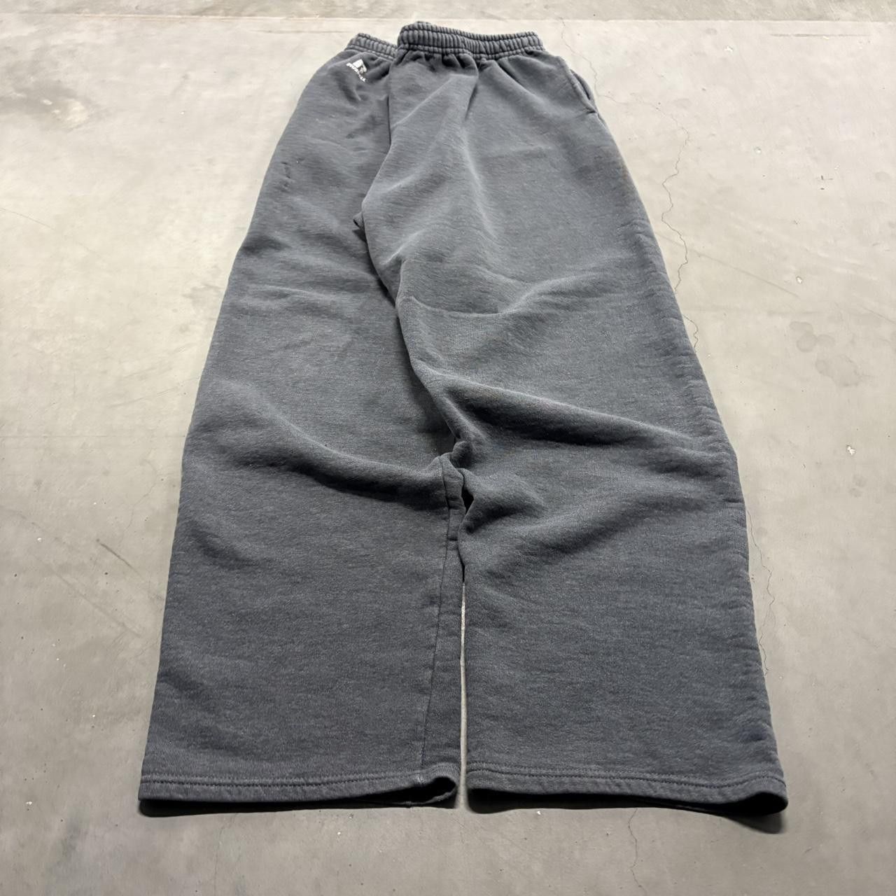 Russell Athletic CRAZY Vintage Y2K/2000s Baggy Grey Russell Athletic Sweatpants! Size US 34 / EU 50 - 2 Thumbnail