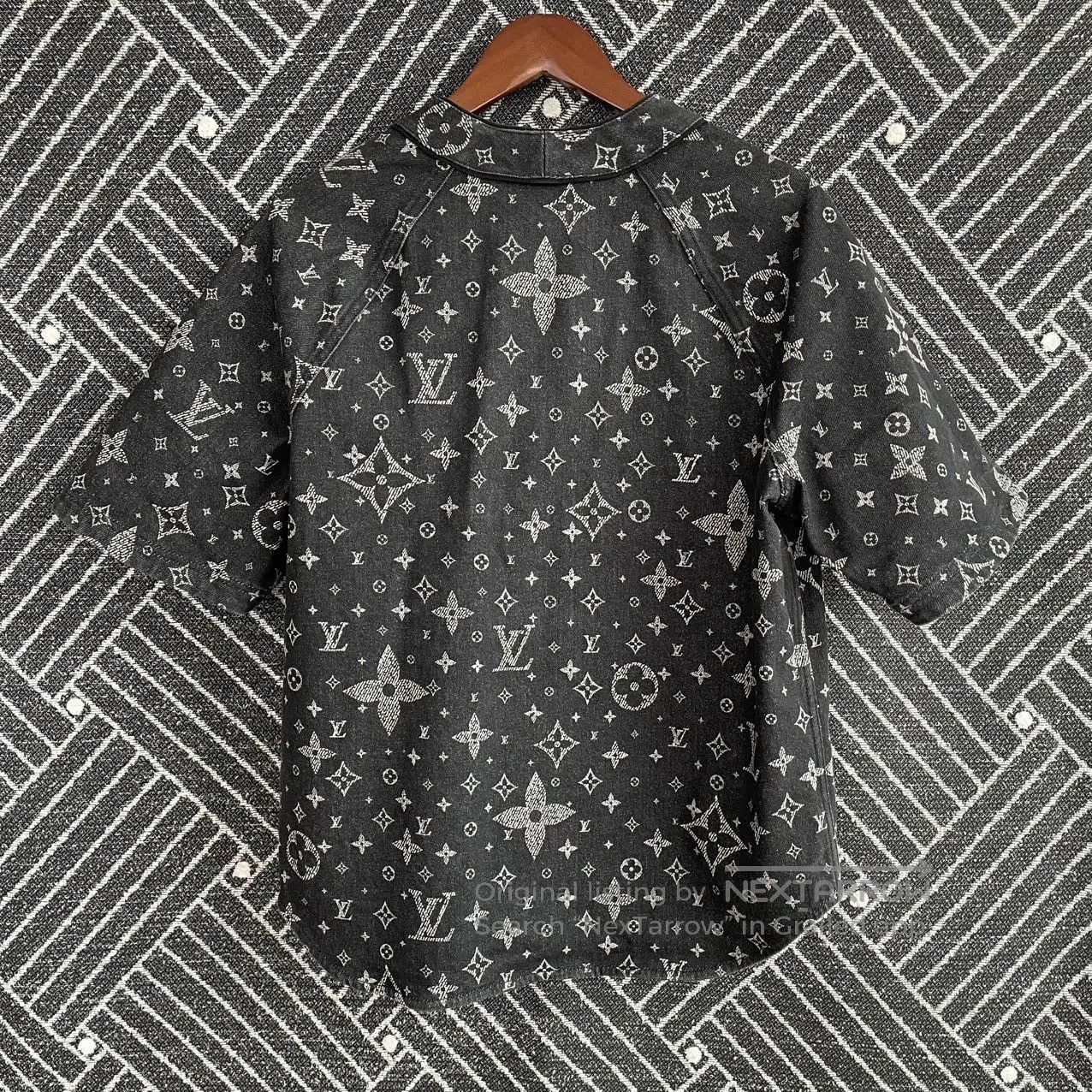 Louis Vuitton Black Patterned Short-Sleeve Button-Up Shirt. Size US M / EU 48-50 / 2 - 2 Thumbnail