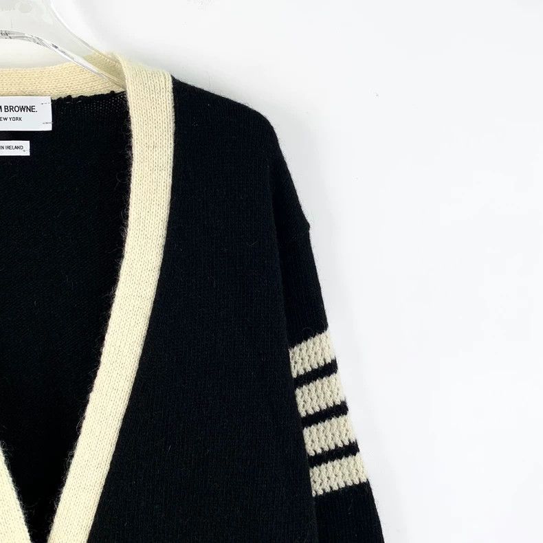 Thom Browne Thom Browne Wool V-neck single row knitted long sleeve swe Size M / US 6-8 / IT 42-44 - 3 Thumbnail