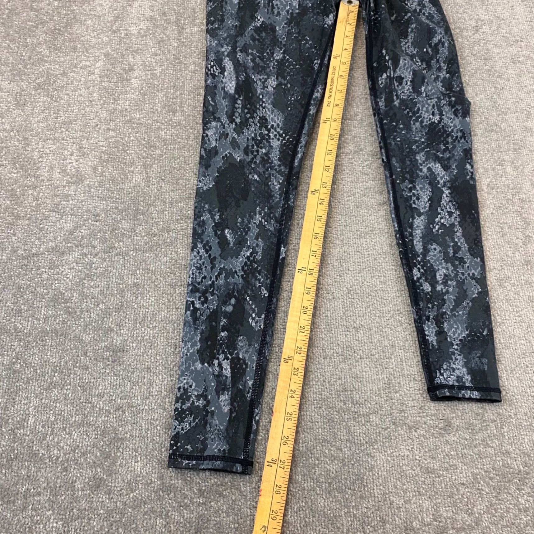 Alo ALO Leggings Womens XS Black Gray Snakeskin Print Stretch 27" W 27" In Yoga Size 26" / US 2 / IT 38 - 5 Thumbnail