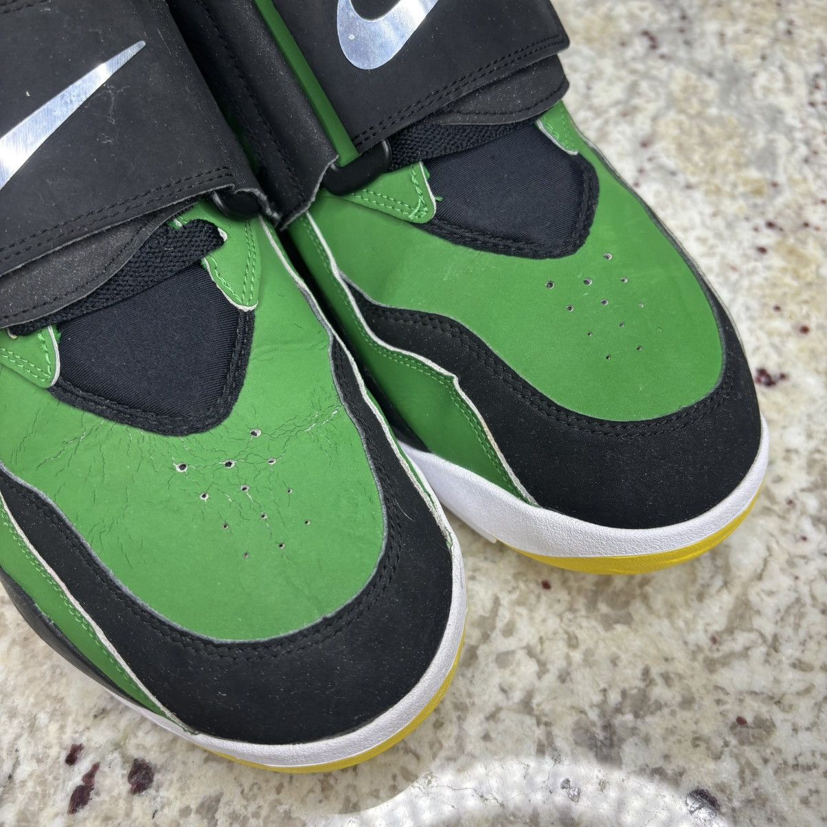Nike Size 12-Nike Diamond Turf Oregon Ducks light use no box Size US 12 / EU 45 - 6 Thumbnail