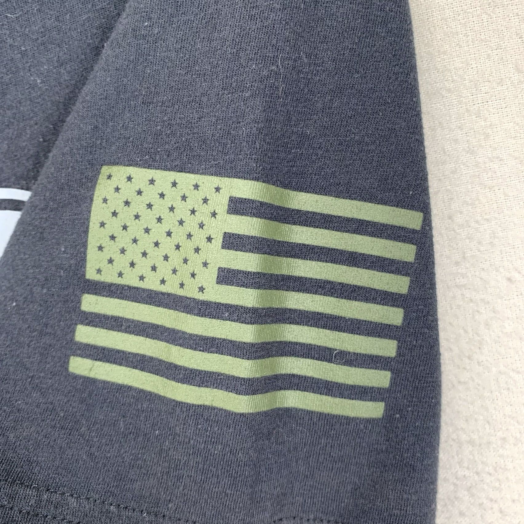 Under Armour VINTAGE Under Armour Mens T-Shirt Small Black USA Flag Patriotic Graphic Print All Seasons Size US S / EU 44-46 / 1 - 5 Thumbnail