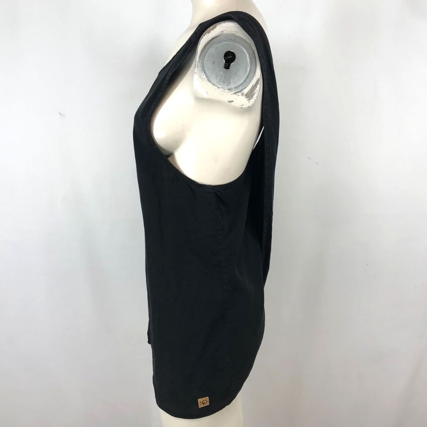 Vintage 10 TREE- WOMEN'S XL BLACK SLEEVELESS ROUND NECK TENCEL TOP Size XL / US 12-14 / IT 48-50 - 4 Thumbnail