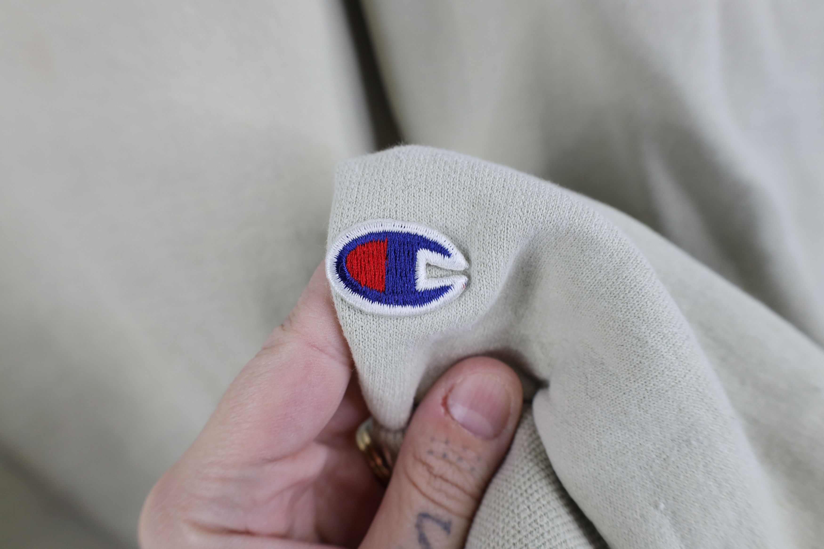Champion Vintage 90s Champion Boxy Fit Crewneck Sweatshirt Beige Size US XL / EU 56 / 4 - 4 Thumbnail
