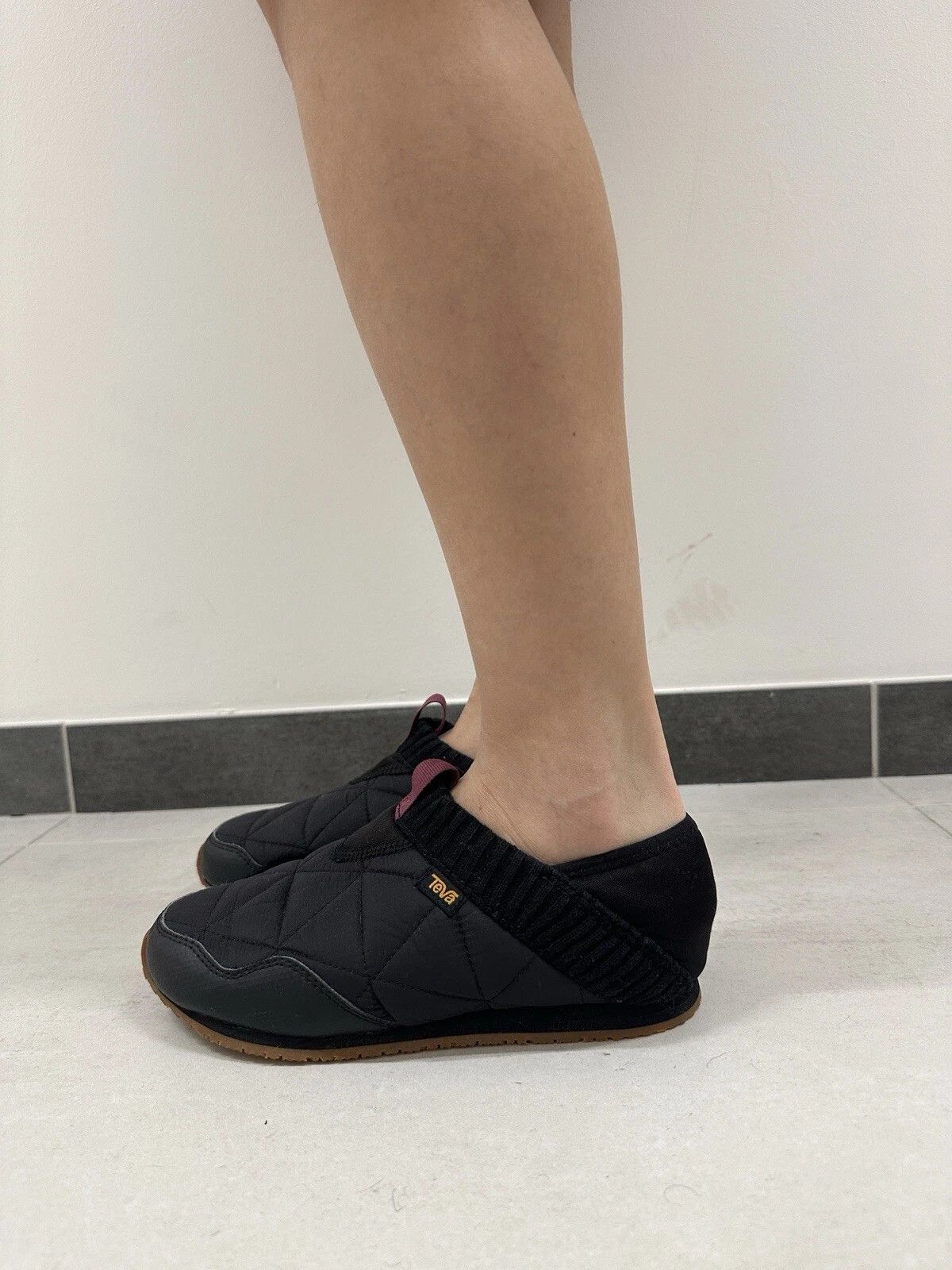 Teva Teva Women's Ember Quielted Slip On Casual Shoes Black Size US 6 / IT 36 - 7 Thumbnail