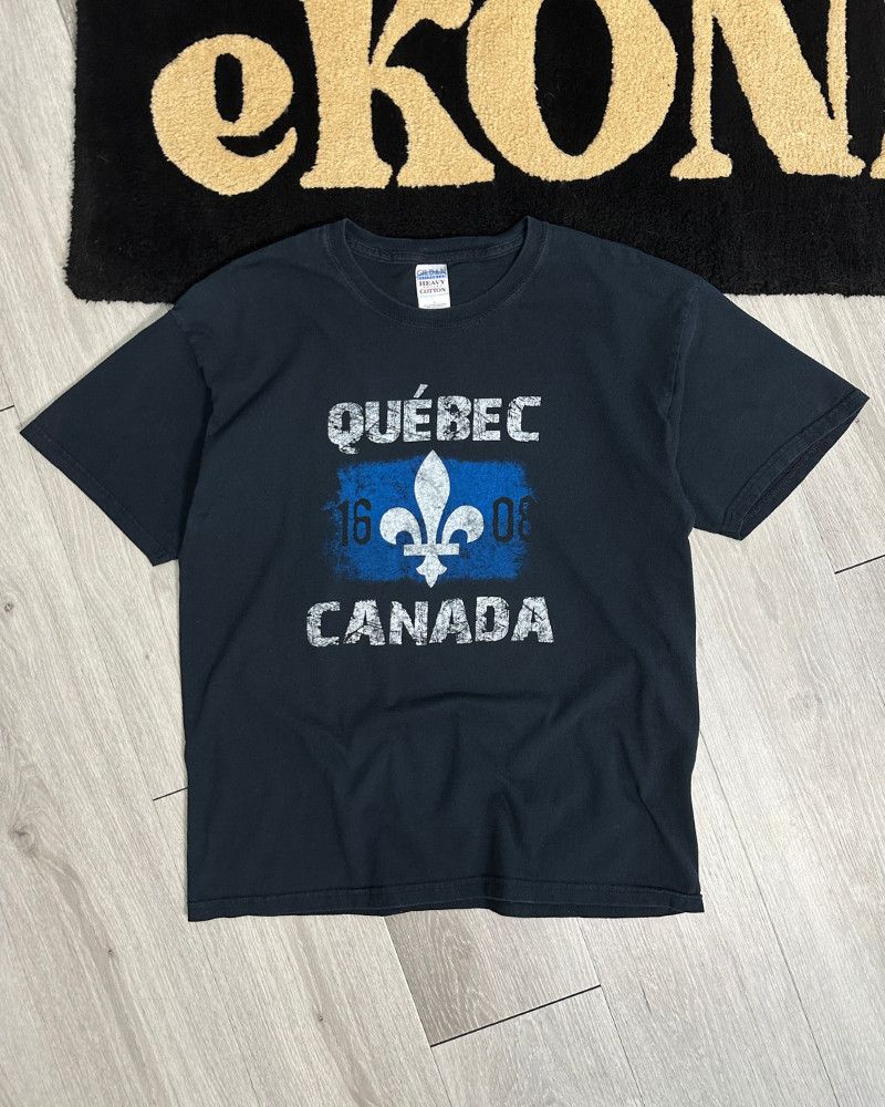 Gildan × Vintage Vintage Gildan Quebec Canada Men's Blue T-Shirt - Size Large Size US L / EU 52-54 / 3 - 1 Thumbnail