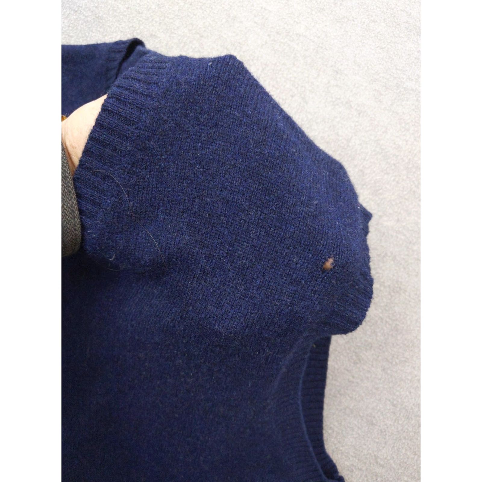 Brooks Brothers VINTAGE Brooks Brothers Sweater Vest Mens XL Blue Scottish Lambswool V-Neck Knit Size US XL / EU 56 / 4 - 3 Thumbnail