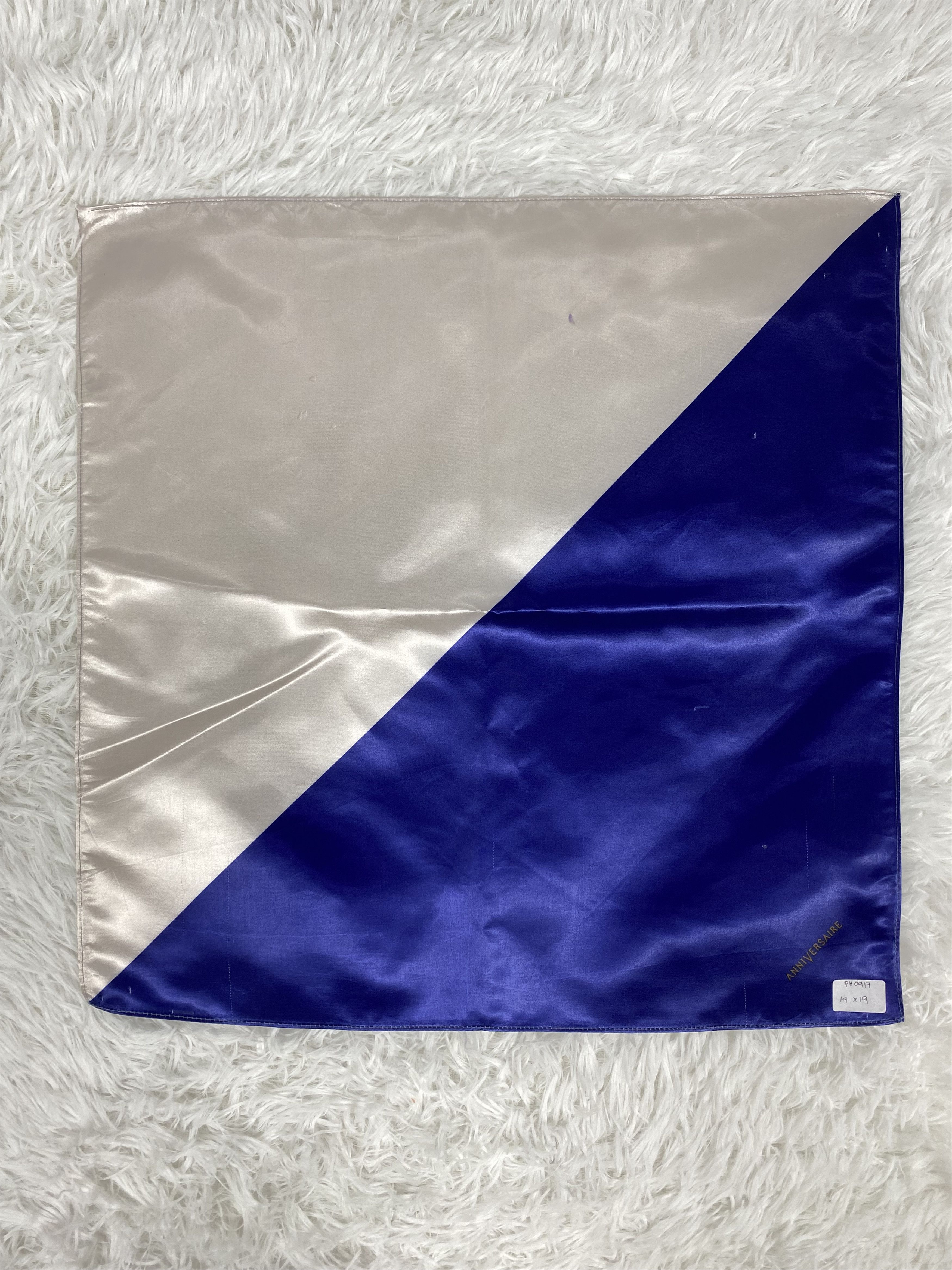 Designer × Vintage Vintage Anniversaire Handkerchief Neckerchief PH0907 Size ONE SIZE - 3 Thumbnail