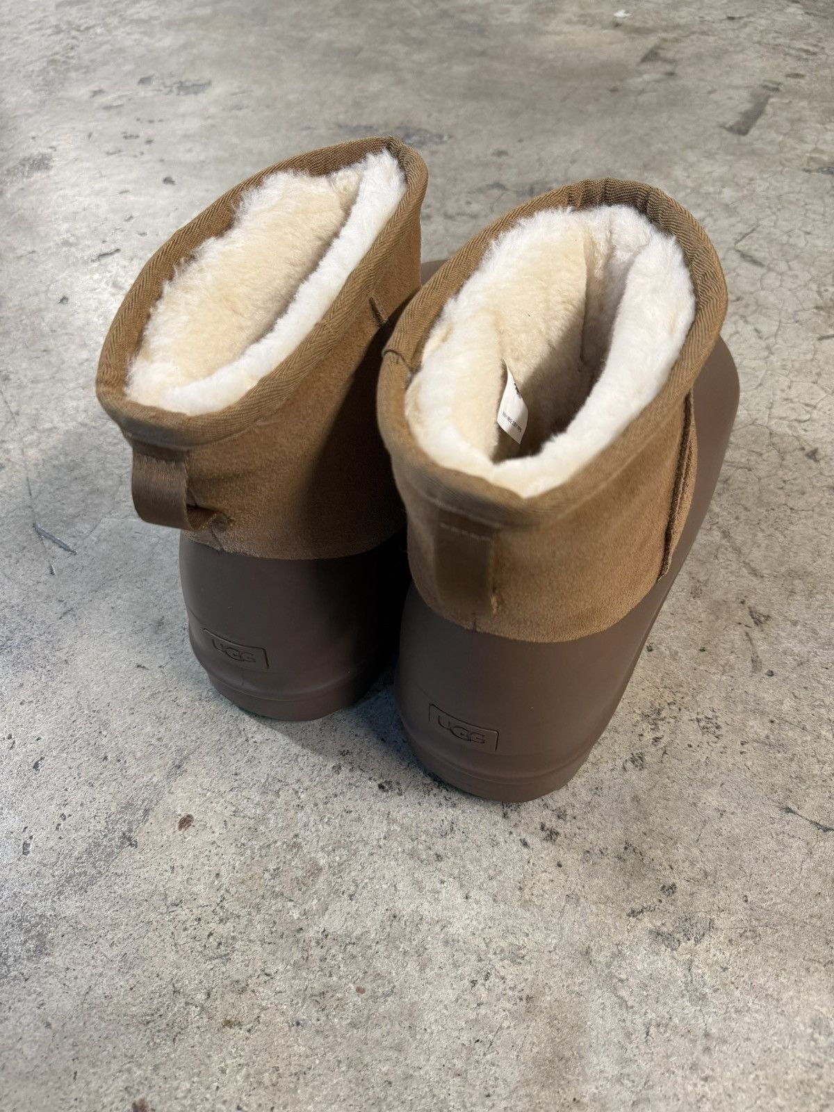 Ugg Ugg Mini Pumped Molded Boots Size US 10 / EU 43 - 4 Thumbnail