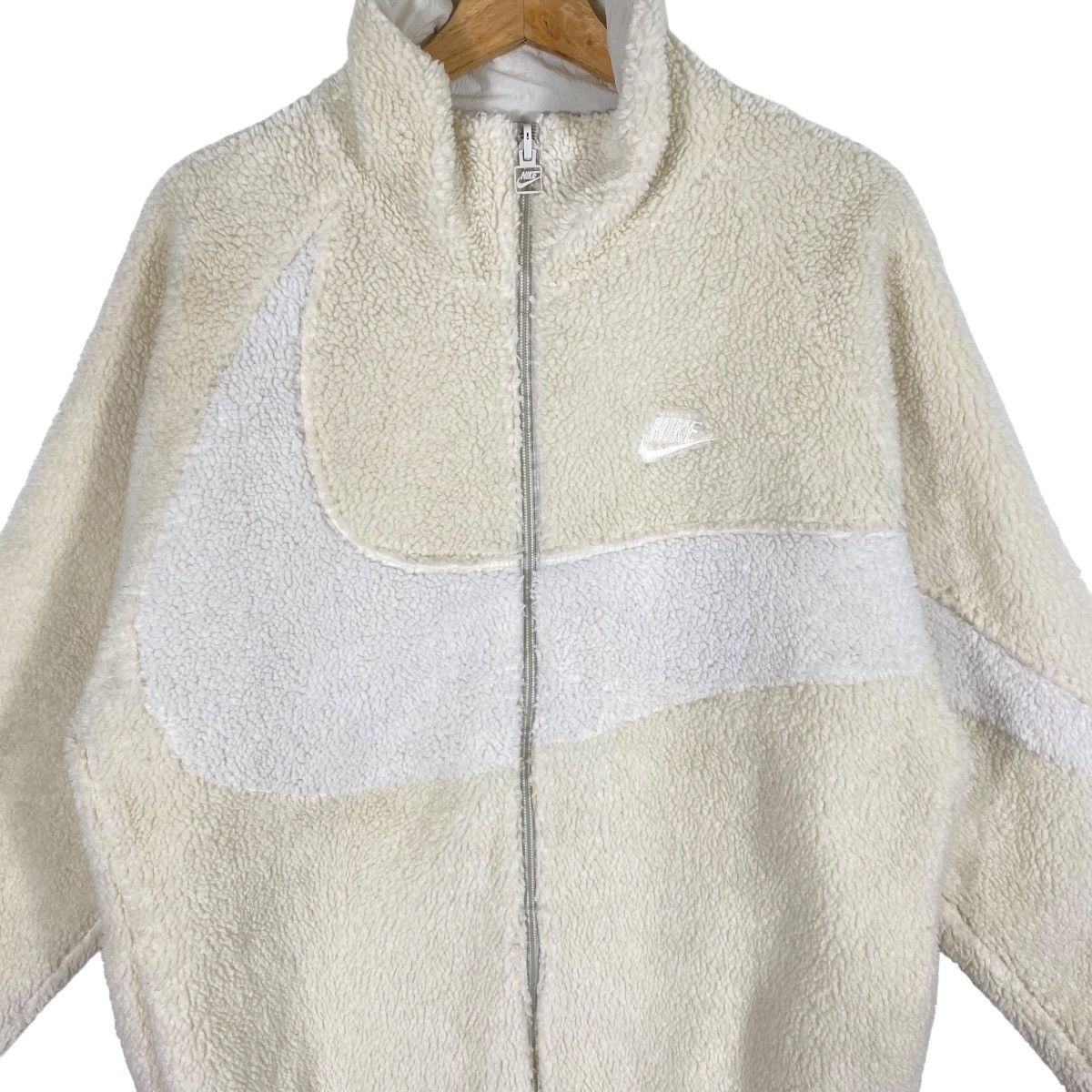 Nike Nike Fleece Big Swoosh Reversible Boa Jacket Zipper L Size Size US L / EU 52-54 / 3 - 6 Thumbnail