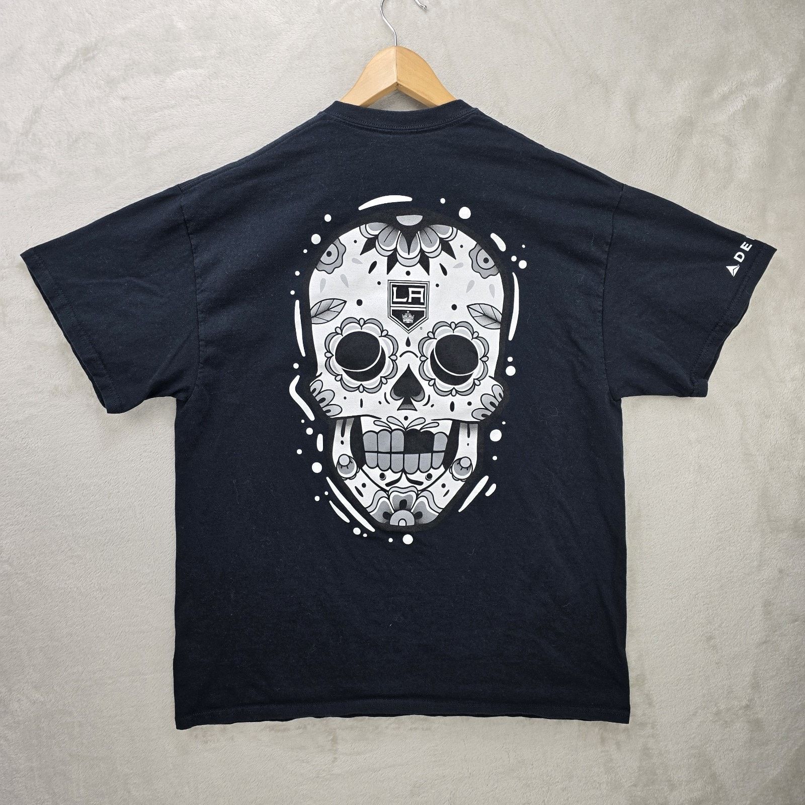 Gildan LA Kings Day Of The Dead Dia De Los Muertos Skull Shirt XL Size US XL / EU 56 / 4 - 7 Thumbnail