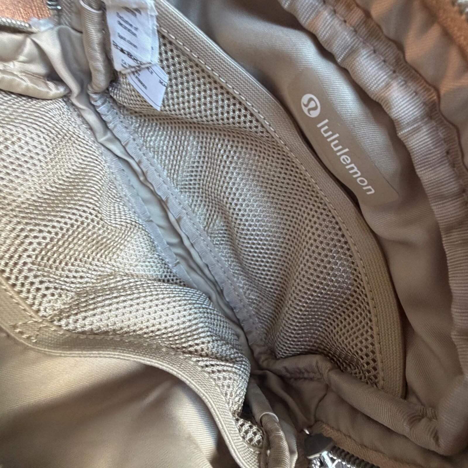 Lululemon Lululemon Everywhere Belt Bag Sherpa Logo Fanny Pack Size ONE SIZE - 2 Thumbnail