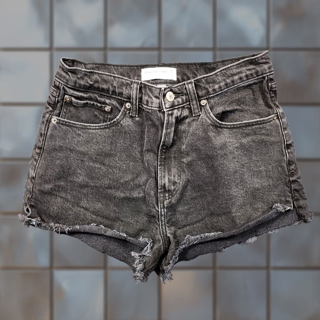 Abercrombie & Fitch Abercrombie & Fitch Short Curve Love High Rise Mom Size 6 Black Denim 2" Inseam Womens Size 28" / US 6 / IT 42 - 1 Thumbnail
