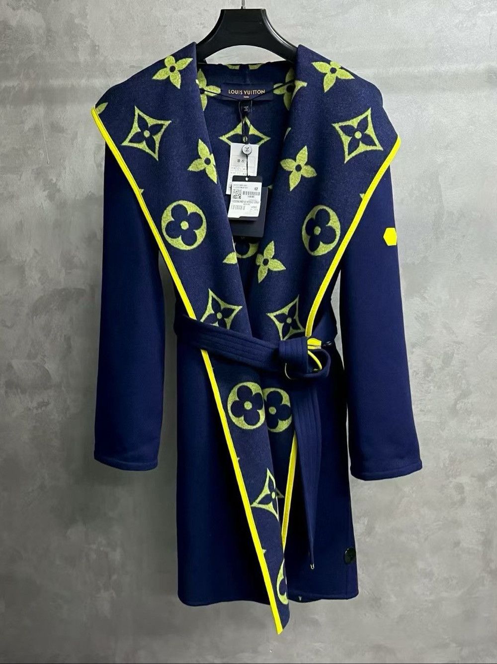 Louis Vuitton Louis Vuitton Monogram Hooded Wrap Coat Size 40 Size M / US 6-8 / IT 42-44 - 1 Thumbnail