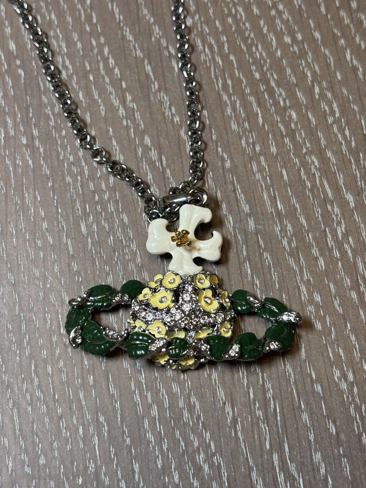 【Vivienne Westwood MAN】FLOWER ORB LAYERS Vivienne Westwood Small Orb Necklace Pendant Black x floral