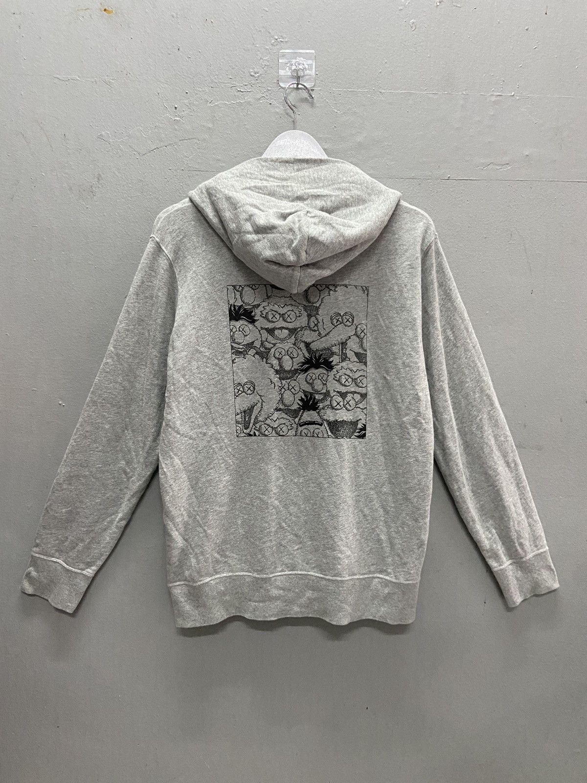 Kaws × Uniqlo KAWS X UNIQLO SESAME STREET HOODIE Size US M / EU 48-50 / 2 - 1 Thumbnail