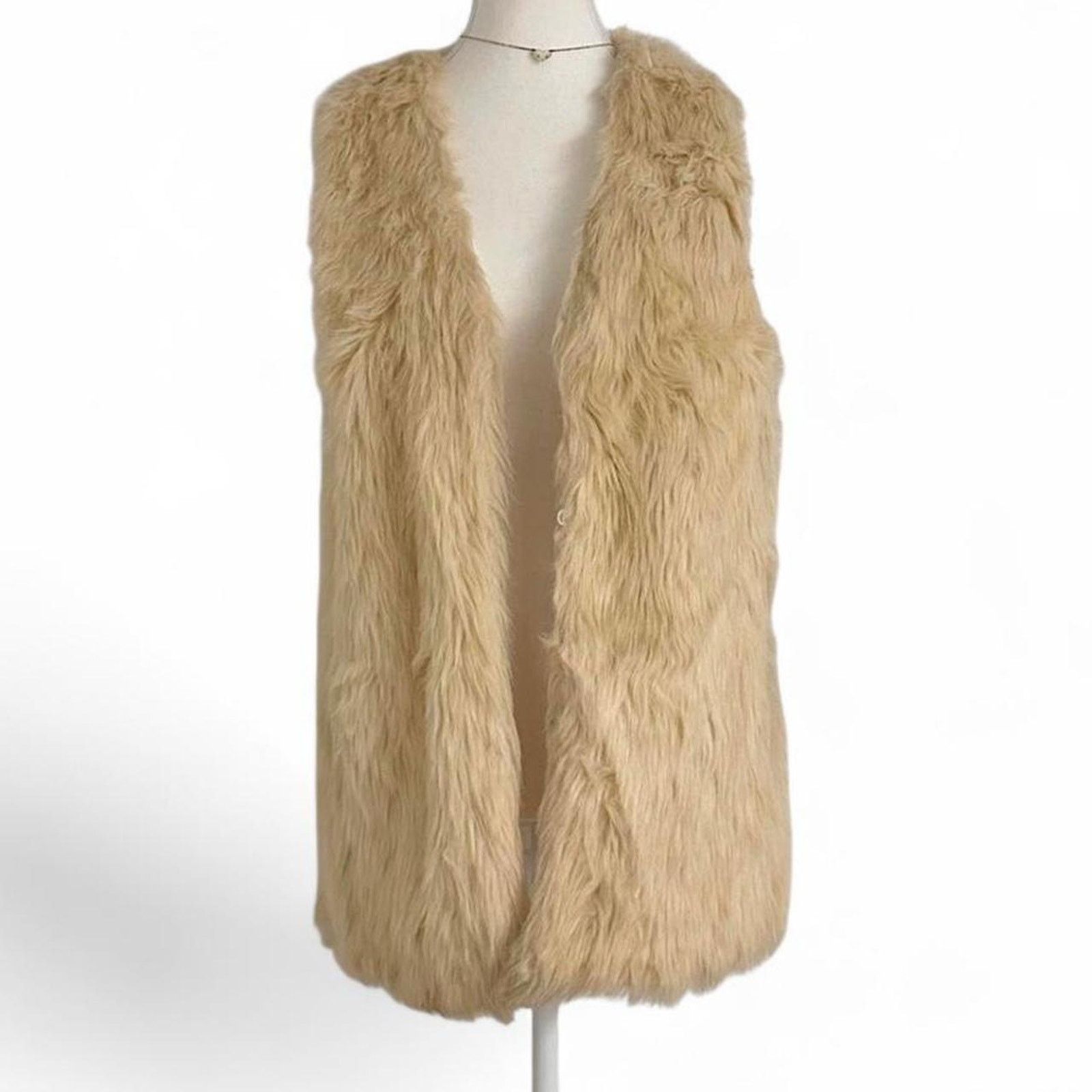 BB Dakota BB Dakota Cream fur vest silver chain detail size Medium Size M / US 6-8 / IT 42-44 - 1 Thumbnail