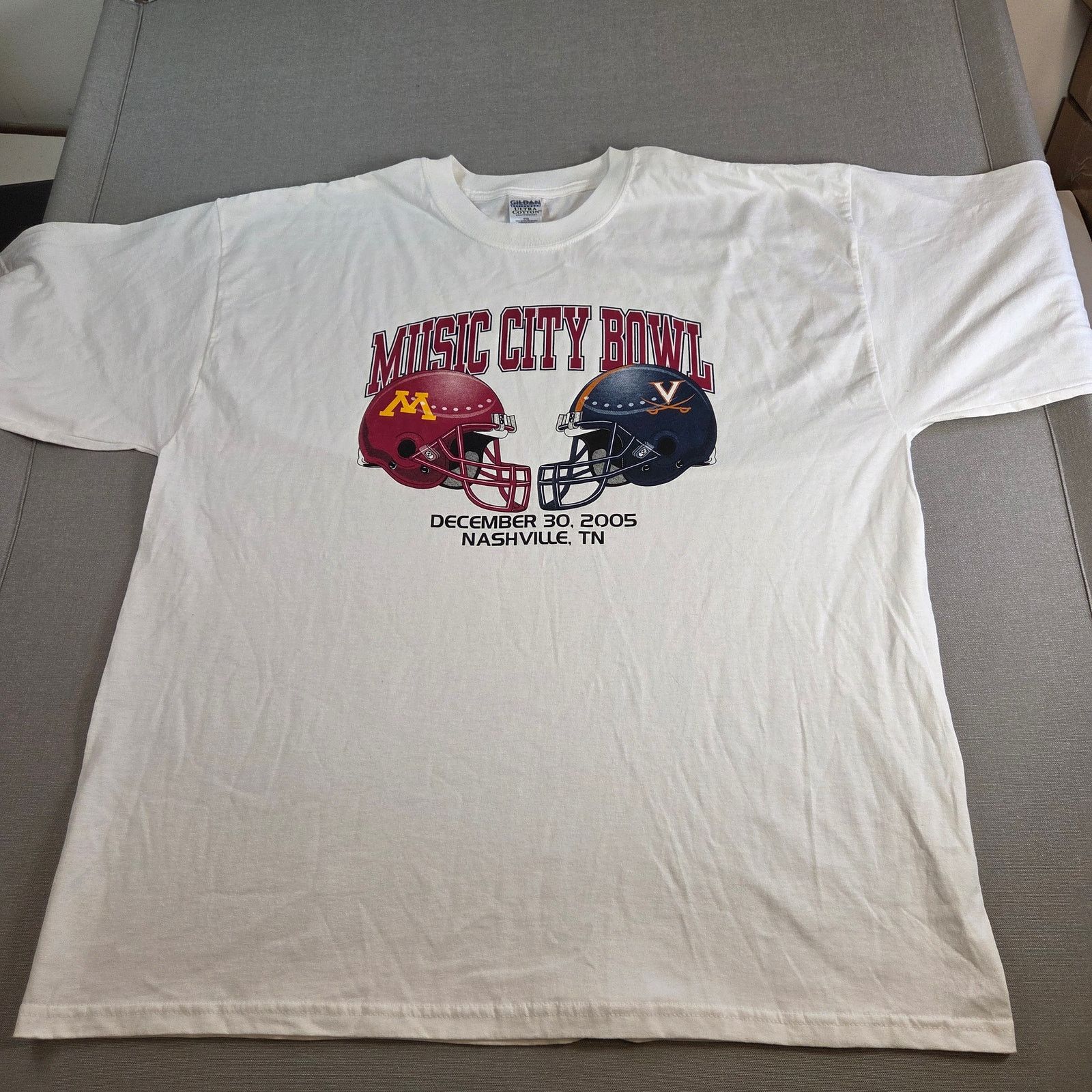 Gildan 2005 Music City Bowl T-Shirt XXL Gildan Minnesota vs VA Size US XXL / EU 58 / 5 - 1 Thumbnail