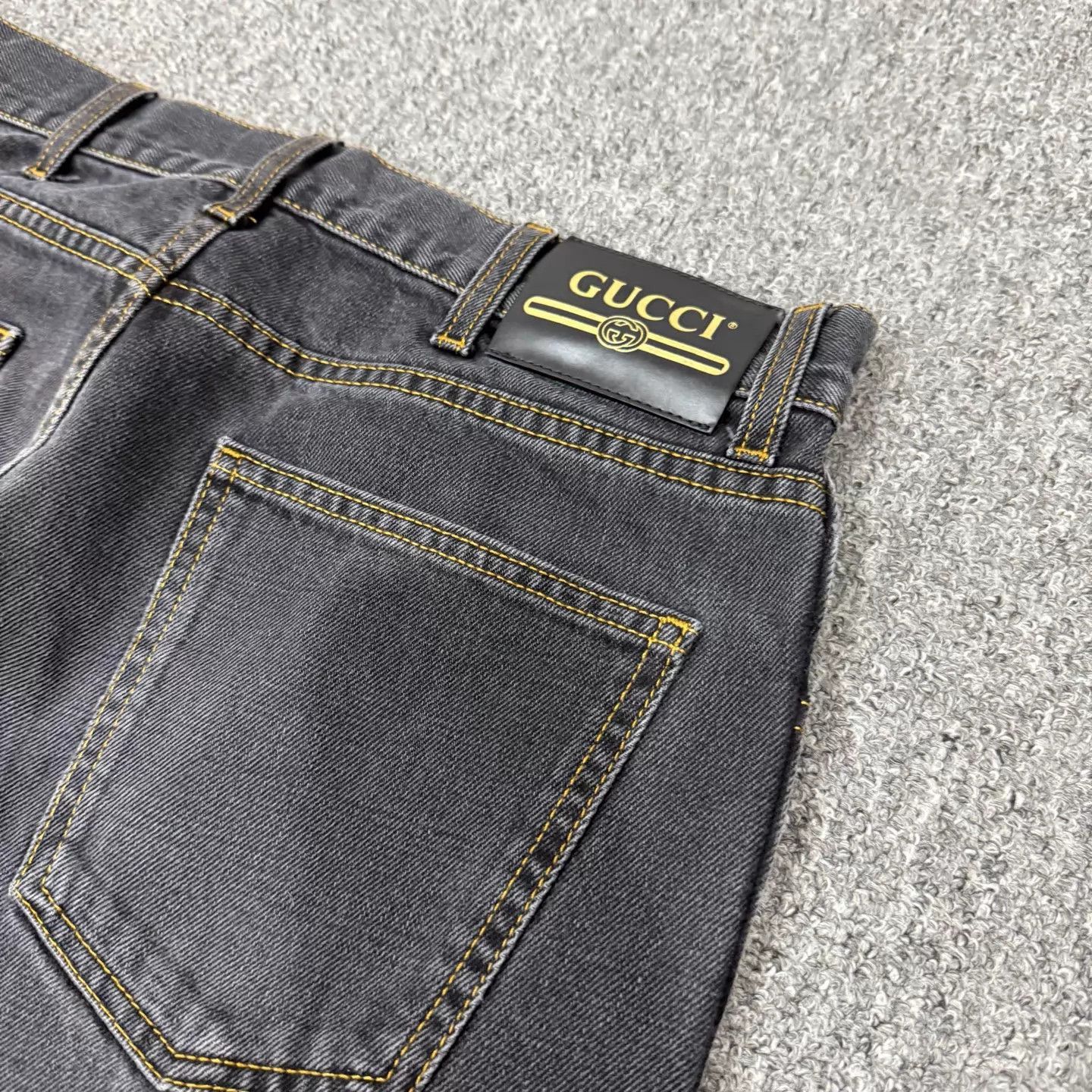 Gucci Gucci Deer Embroidered Jeans 30 (95 New) Size 30" / US 8 / IT 44 - 4 Thumbnail