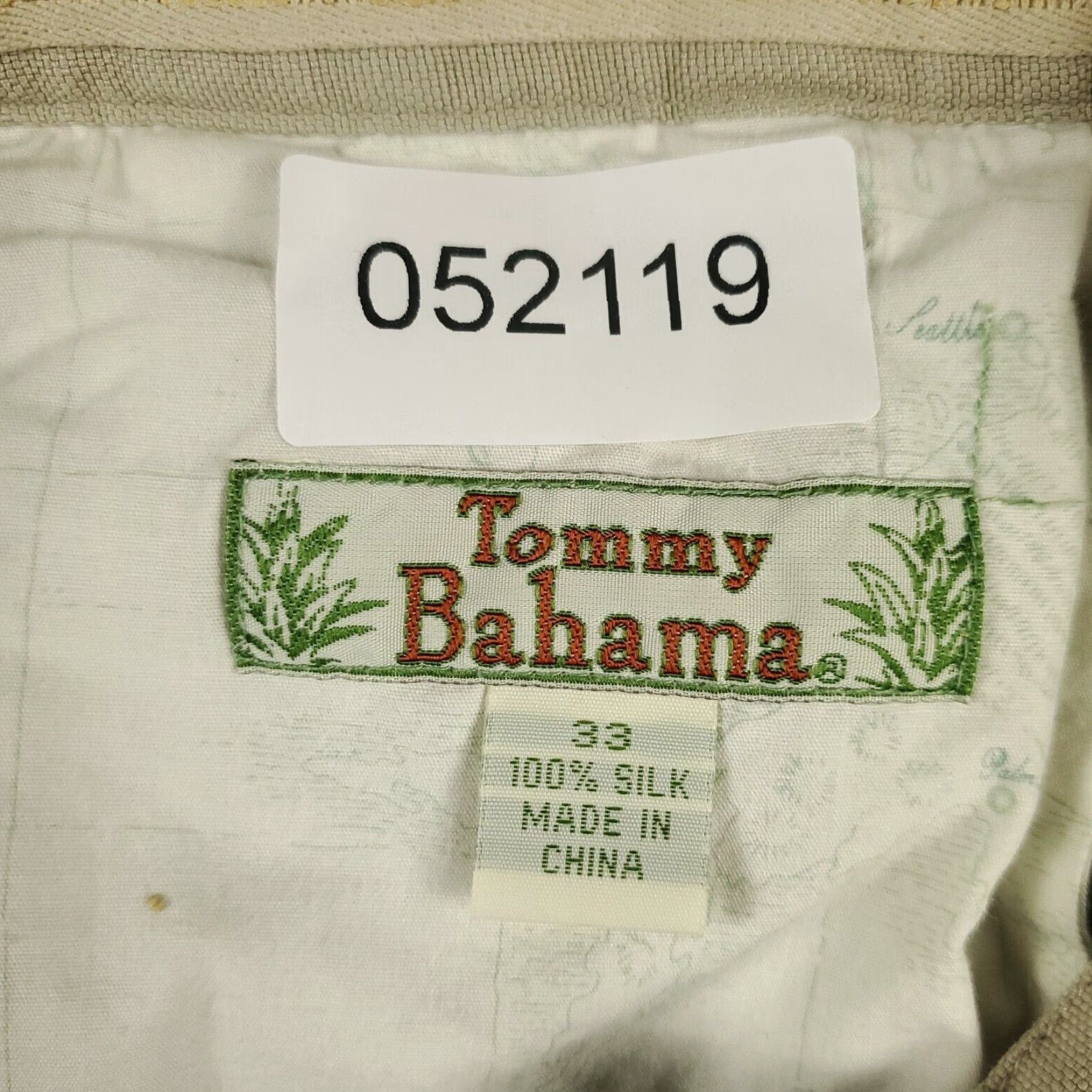 Tommy Bahama VINTAGE Tommy Bahama Shorts Men's Size 33 Beige Silk Pleated Chino Casual Stylish Size US 33 - 8 Thumbnail