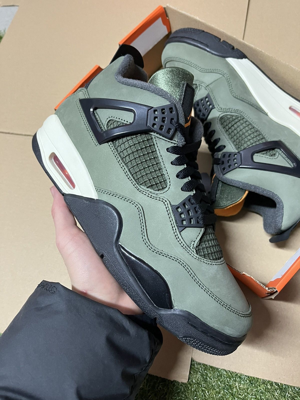 Nike Jordan 4 Retro Undefeated Sp Size US 9 / EU 42 - 2 Thumbnail