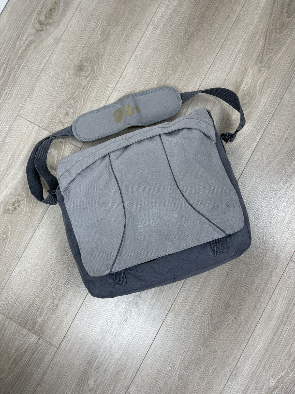 Nike × Vintage Y2k Vintage Nike Messenger Bag Drill Streetwear Size ONE SIZE - 1 Thumbnail